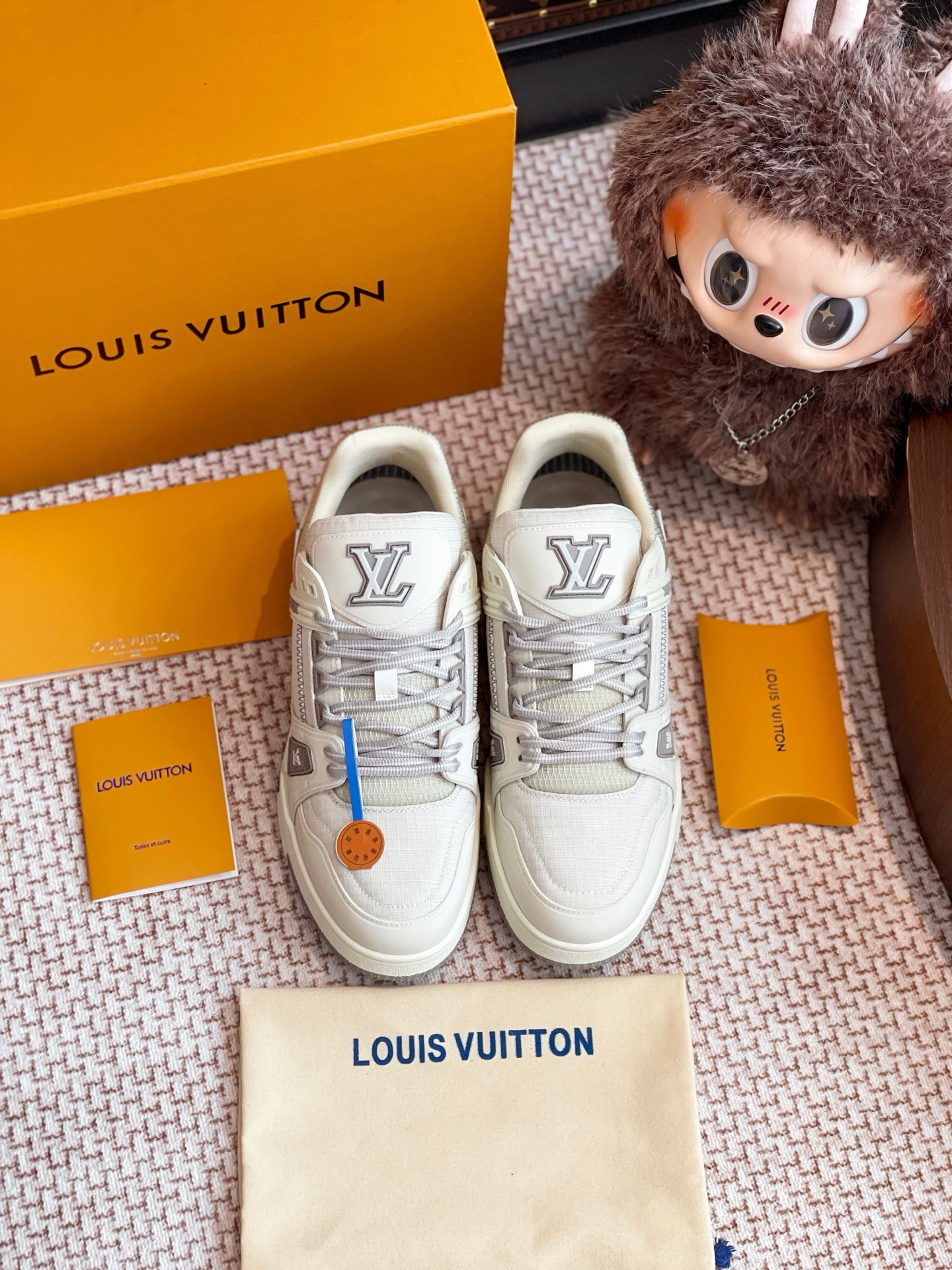 NO:225360,LV trainer series, the whole pair of shoes is purchased, developed and created by Zp, all customized materials, exclusive mold opening sole, all details are shipped together, and even the packaging is the same as the genuine one. Size 39-45, casual shoes/sports shoes, louis vuitton, sneakers19860909LV trainer系列 整双鞋子采购Zp开发打造,全部定制材料,独家开模大底,细节全部对版出货,连包装也做到跟正品一样.码数39-45,休闲鞋/运动鞋,louis vuitton,sneakers,Women's Shoes