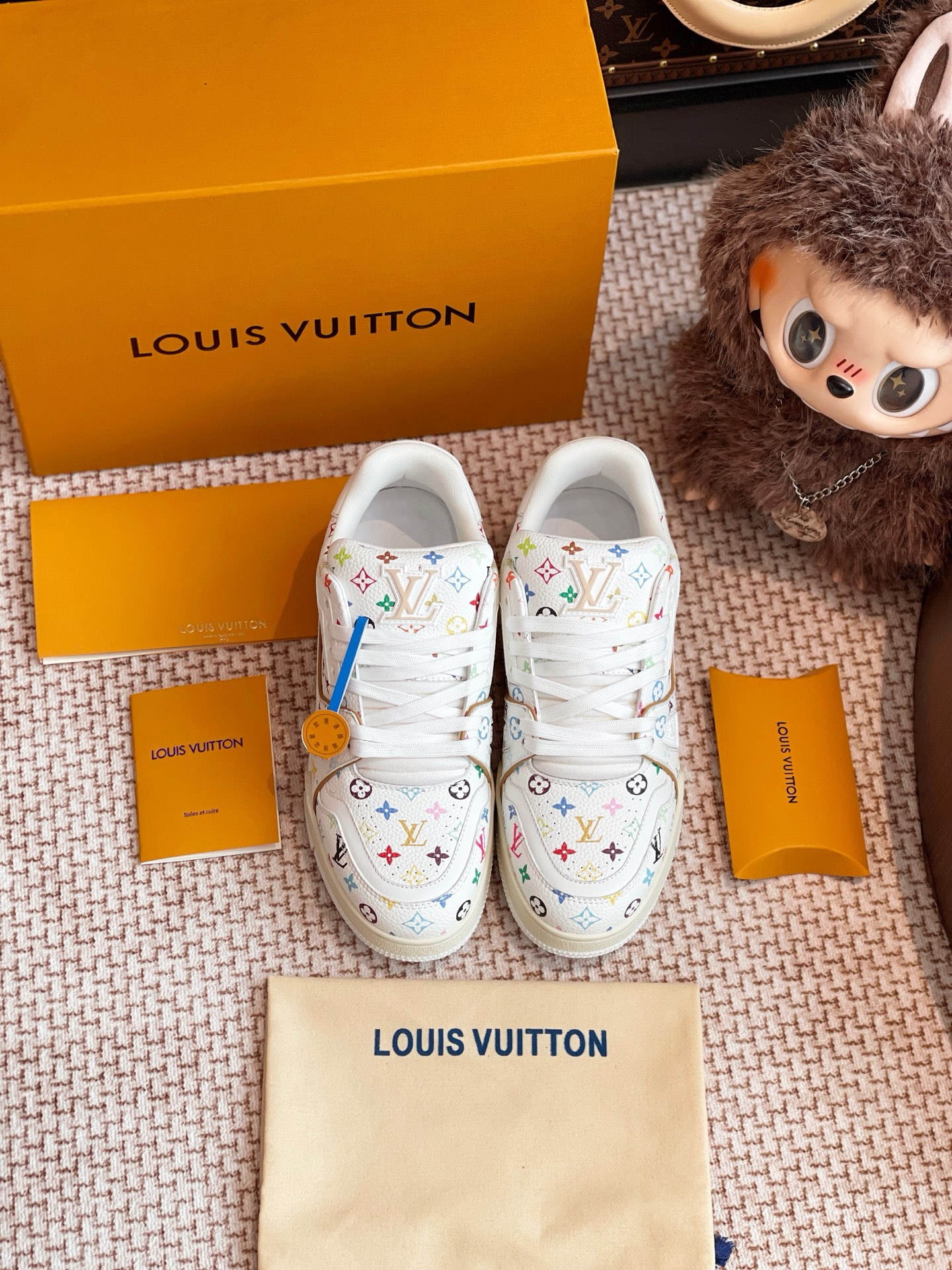NO:225363,LV trainer series, the whole pair of shoes is purchased, developed and created by Zp, all customized materials, exclusive mold opening sole, all details are shipped together, and even the packaging is the same as the genuine one. The size is 35-45, casual shoes/sports shoes, louis vuitton, sneakers19860909LV trainer系列 整双鞋子采购Zp开发打造,全部定制材料,独家开模大底,细节全部对版出货,连包装也做到跟正品一样.码数35-45,休闲鞋/运动鞋,louis vuitton,sneakers,Women's Shoes