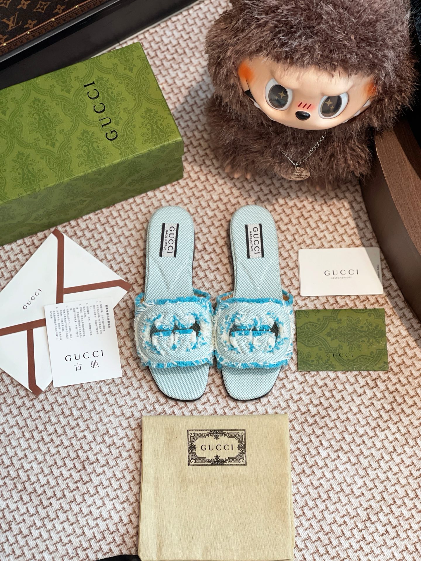 NO:225372,Gucci classic slippers are purchased and developed for Zp, all customized materials, exclusive mold opening sole, all details are shipped together, and even the packaging is the same as the genuine one. Size: women's 35-40, slippers, gucci, slippers19860909Gucci 经典拖鞋整双鞋子采购Zp开发打造,全部定制材料,独家开模大底,细节全部对版出货,连包装也做到跟正品一样.码数:女35-40,拖鞋,gucci,slippers,Women's Shoes