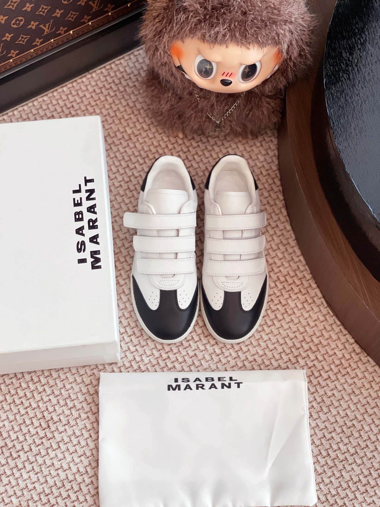 NO:225335,lsabel Marant Velcro De training shoes are purchased and developed for Zp, all customized materials, exclusive mold opening sole, all details are shipped together, and even the packaging is the same as the genuine one. Size: 35-40, casual shoes/sports shoes, sneakers19860909lsabel Marant 魔术贴德训鞋整双鞋子采购Zp开发打造,全部定制材料,独家开模大底,细节全部对版出货,连包装也做到跟正品一样.码数:35-40,休闲鞋/运动鞋,sneakers,Women's Shoes