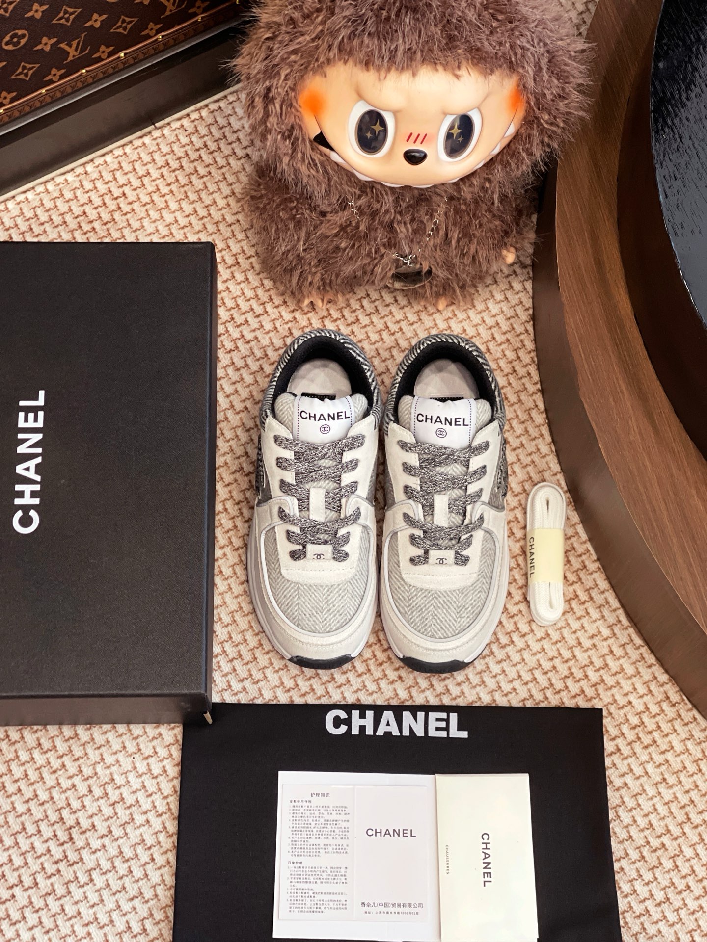 NO:256930,CHANEL classic sports shoes are purchased and developed for Zp, all customized materials, exclusive mold opening sole, all details are shipped together, and even the packaging is the same as the genuine one. Size: Women 35-40 Men 39-45, casual shoes/sports shoes, chanel, chanel, sneakers19860909CHANEL香奈儿经典款运动鞋整双鞋子采购Zp开发打造,全部定制材料,独家开模大底,细节全部对版出货,连包装也做到跟正品一样.码数:女35-40 男39-45,休闲鞋/运动鞋,chanel,chanel,sneakers,Women's Shoes