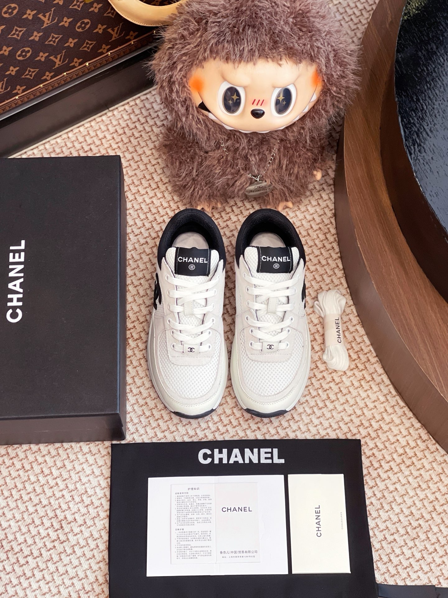 NO:256941,CHANEL classic sports shoes are purchased and developed for Zp, all customized materials, exclusive mold opening sole, all details are shipped together, and even the packaging is the same as the genuine one. Size: Women 35-40 Men 39-45, casual shoes/sports shoes, chanel, chanel, sneakers19860909CHANEL香奈儿经典款运动鞋整双鞋子采购Zp开发打造,全部定制材料,独家开模大底,细节全部对版出货,连包装也做到跟正品一样.码数:女35-40 男39-45,休闲鞋/运动鞋,chanel,chanel,sneakers,Women's Shoes