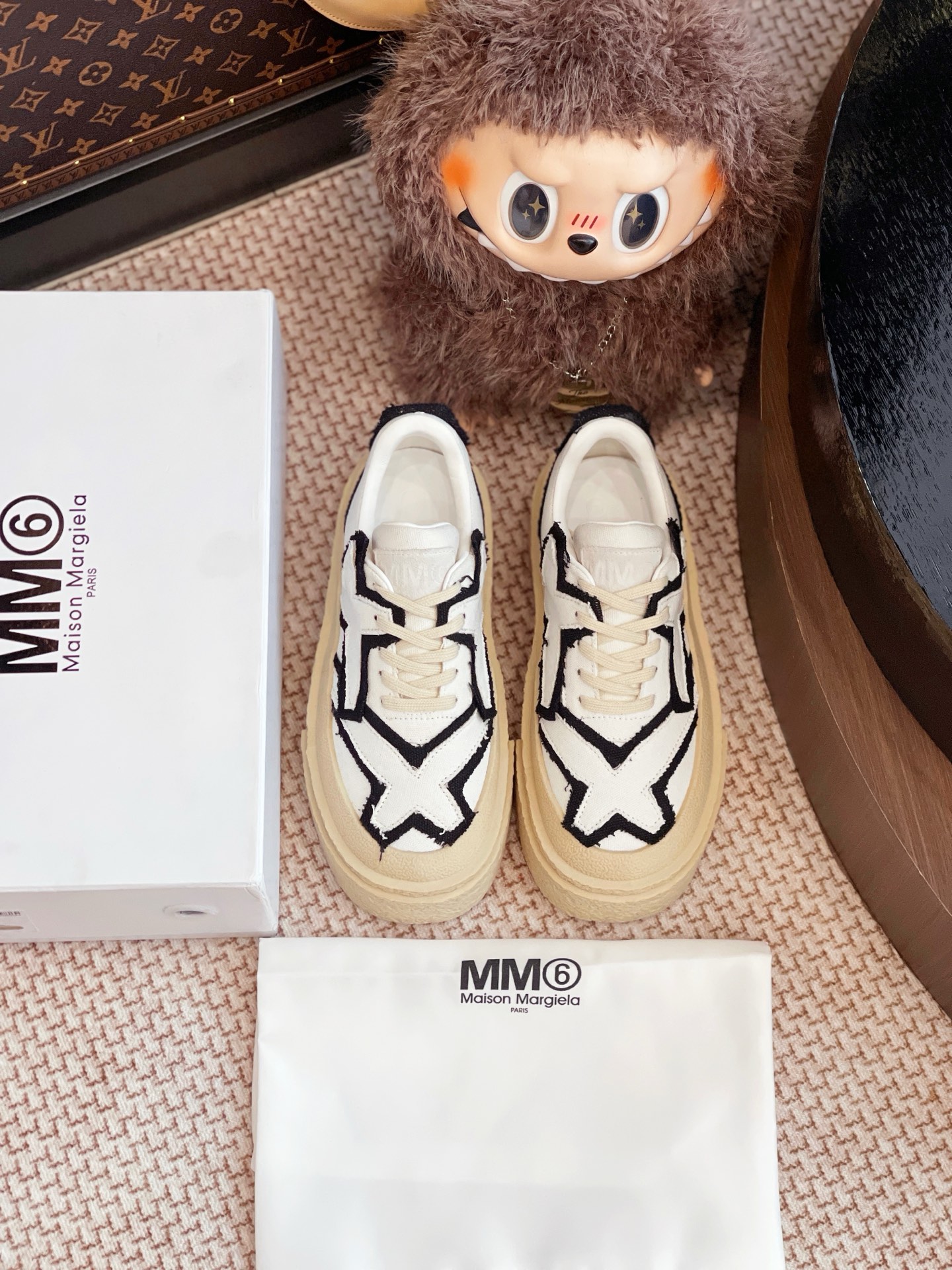 NO:256956,MM6 thick sole shoes are purchased and developed for Zp, all customized materials, exclusive mold opening sole, all details are shipped together, and even the packaging is the same as the genuine one. Size: Women 35-40 Men 39-45, casual shoes/sports shoes, masion margiela, sneakers19860909MM6 厚底鞋整双鞋子采购Zp开发打造,全部定制材料,独家开模大底,细节全部对版出货,连包装也做到跟正品一样.码数:女35-40 男39-45,休闲鞋/运动鞋,masion margiela,sneakers,Women's Shoes