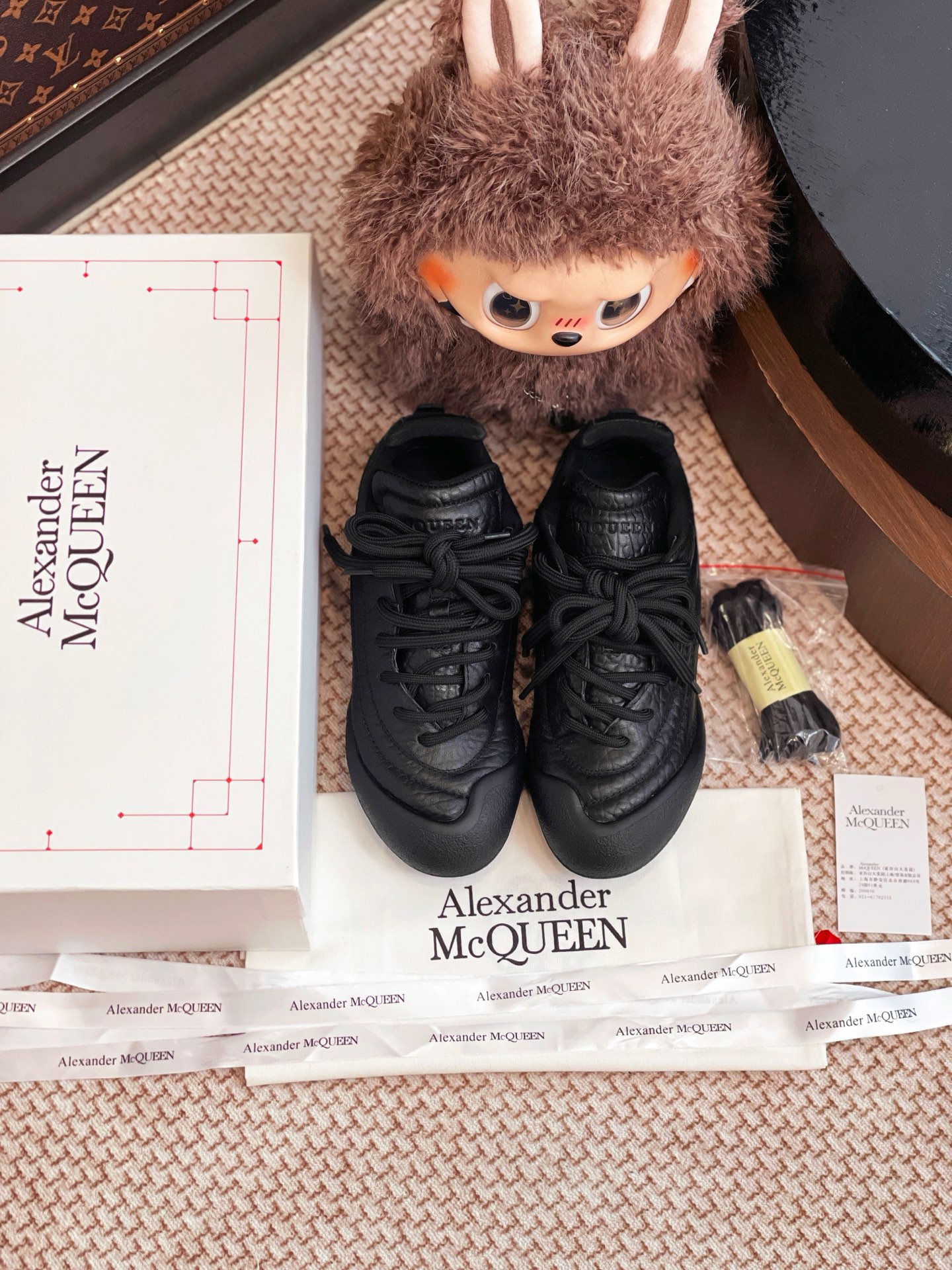 NO:249138,Women's 320 men's McQueen bread shoes are purchased and developed for the whole pair of shoes. All customized materials are customized, exclusive mold opening sole, all details are shipped together, and even the packaging is the same as the genuine one. Size: Women's 35-40 men's 39-45, casual shoes/sports shoes, alexander mcqueen, sneakers19860909女320 男麦昆面包鞋整双鞋子采购Zp开发打造,全部定制材料,独家开模大底,细节全部对版出货,连包装也做到跟正品一样.码数:女35-40 男39-45,休闲鞋/运动鞋,alexander mcqueen,sneakers,Women's Shoes
