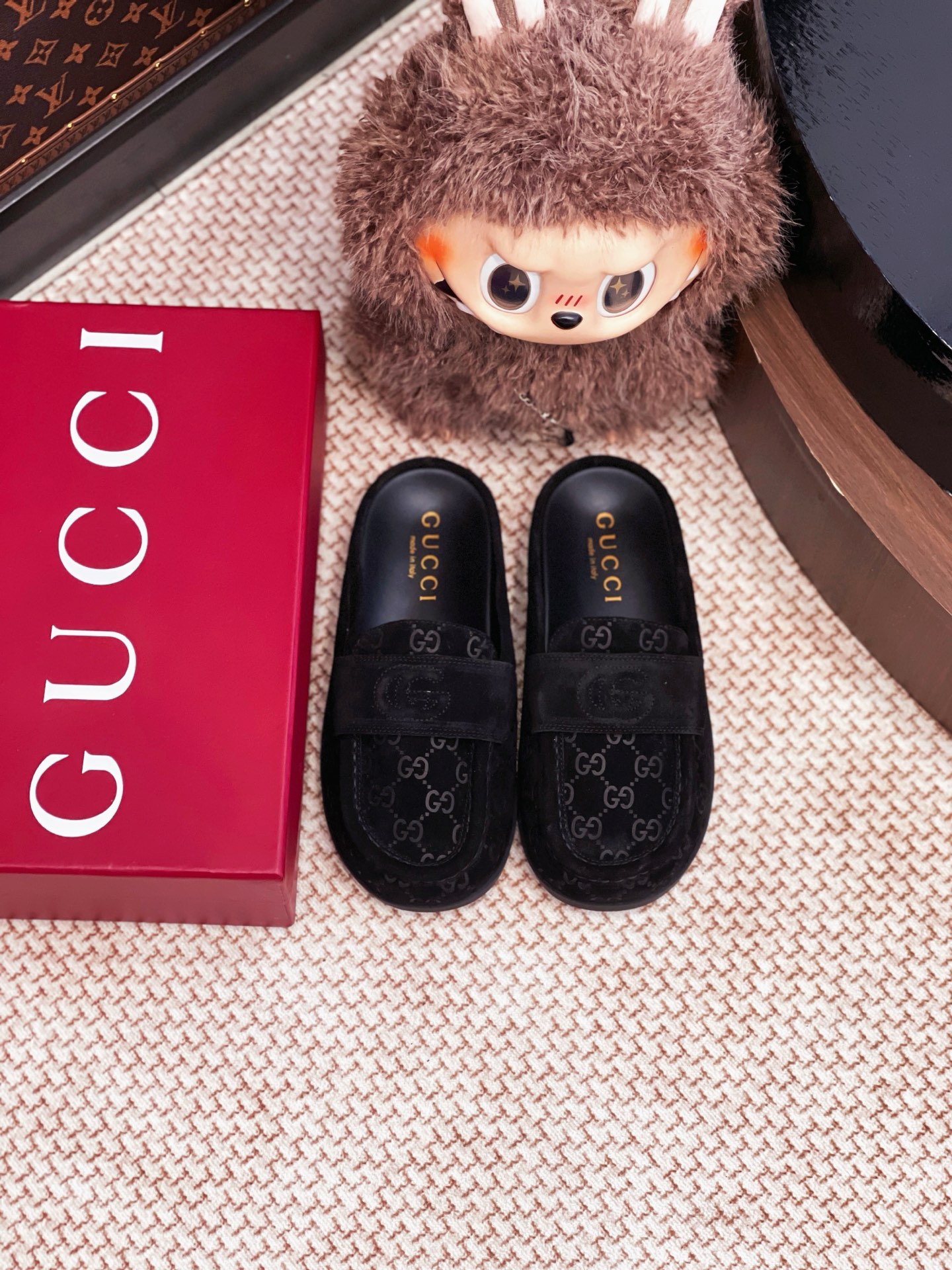 NO:254136,Gucci thick-soled slippers are purchased and developed for the whole pair of shoes. All customized materials are customized, exclusive mold opening and outsole, all details are shipped together, and even the packaging is the same as the genuine one. Size: women's 35-40, semi-torch, gucci, slippers19860909Gucci 厚底拖鞋整双鞋子采购Zp开发打造,全部定制材料,独家开模大底,细节全部对版出货,连包装也做到跟正品一样.码数:女35-40,半拖,gucci,slippers,Women's Shoes