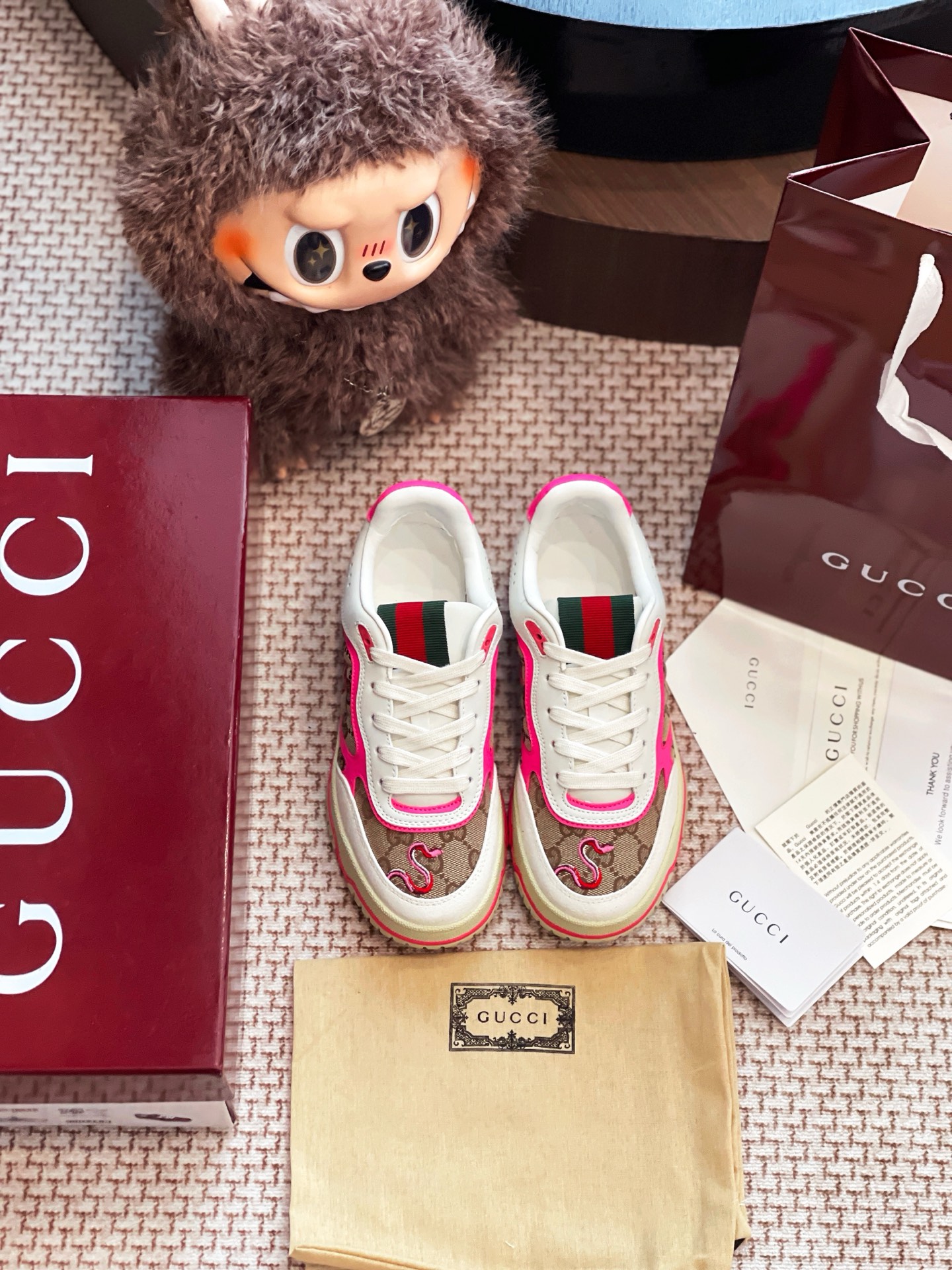 NO:241242,Gucci 25 new version of shoes is purchased and developed for Zp, all customized materials, exclusive mold opening sole, all details are shipped together, and even the packaging is the same as the genuine one. Size: 35-45, casual shoes/sports shoes, gucci, sneakers19860909Gucci 25新款版鞋整双鞋子采购Zp开发打造,全部定制材料,独家开模大底,细节全部对版出货,连包装也做到跟正品一样.码数:35-45,休闲鞋/运动鞋,gucci,sneakers,Women's Shoes