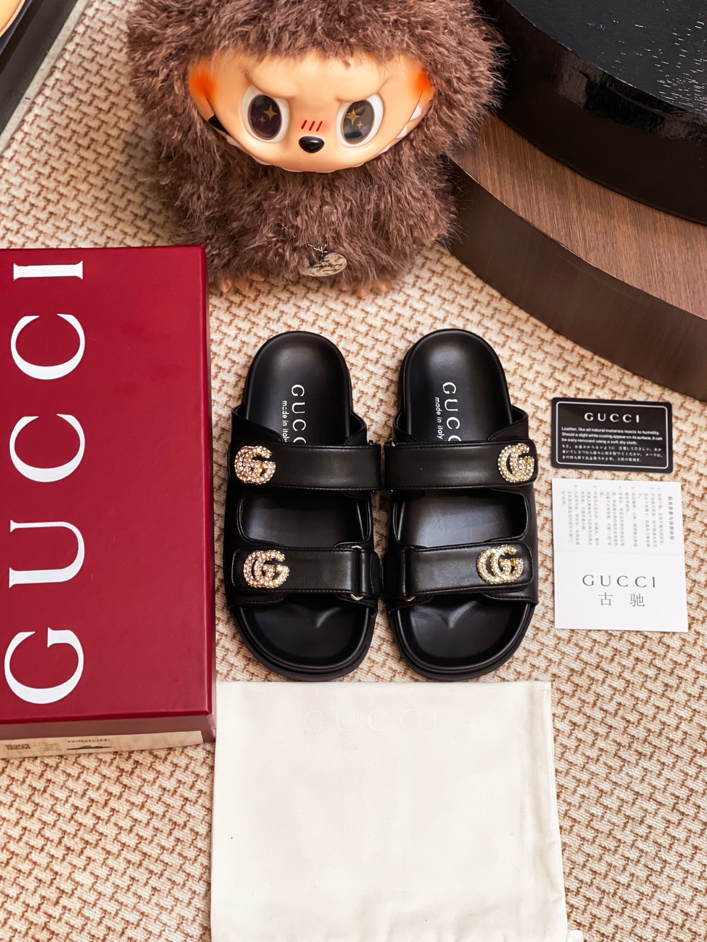 NO:244334,Gucci 25 new slippers with diamonds 25 new half-drag shoes are purchased and developed to create Zp, all customized materials, exclusive mold opening sole, all details are shipped together, and even the packaging is the same as the genuine one. Size: 35-40, slippers, gucci, slippers19860909Gucci 25新款带钻拖鞋 25新款半拖整双鞋子采购Zp开发打造,全部定制材料,独家开模大底,细节全部对版出货,连包装也做到跟正品一样.码数:35-40,拖鞋,gucci,slippers,Women's Shoes