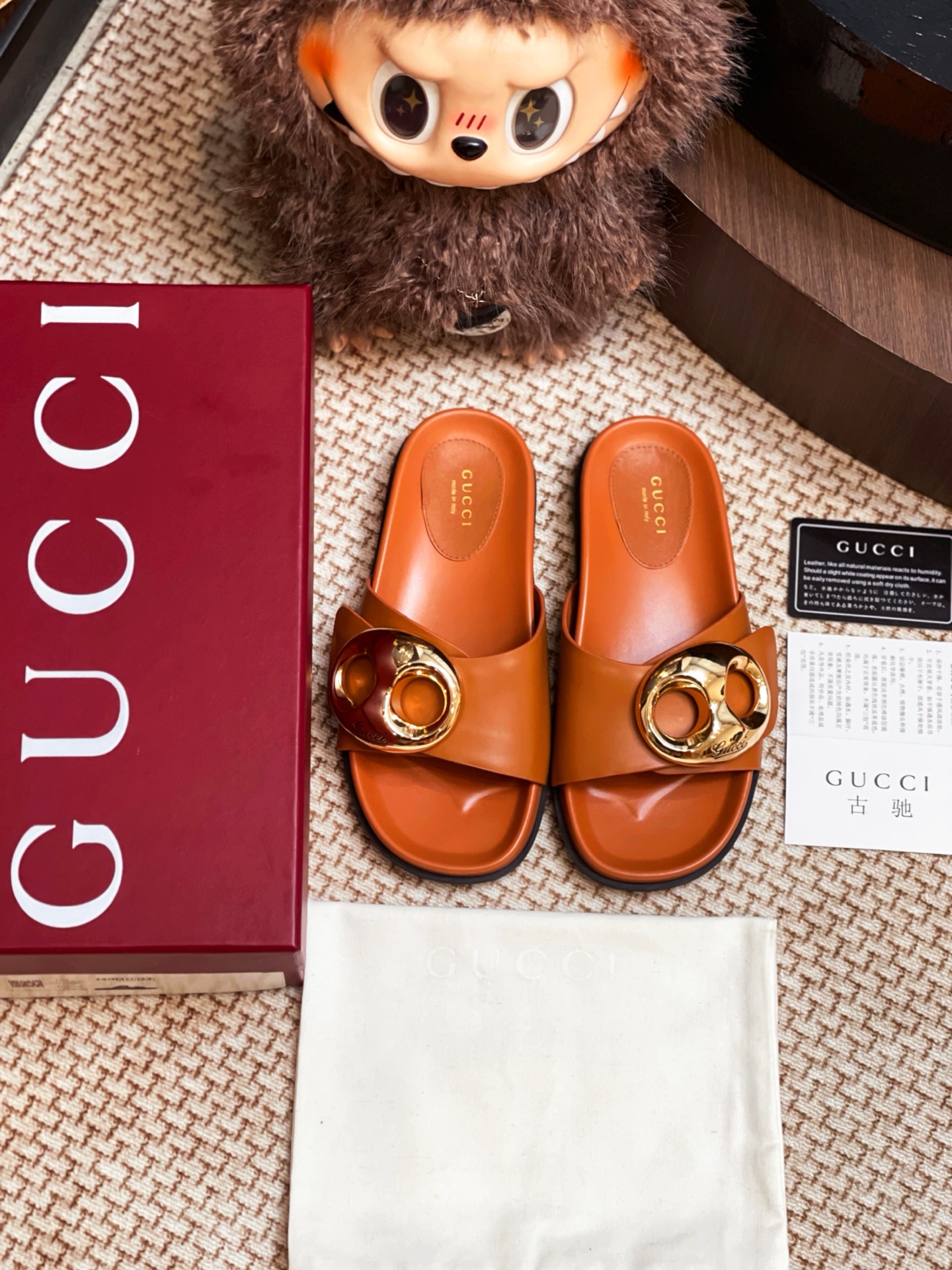 NO:244307,Gucci 25 new metal buckle slippers 25 new semi-travel shoes are purchased and developed to create Zp, all customized materials, exclusive mold opening sole, all details are shipped together, and even the packaging is the same as the genuine one. Size: 35-40, slippers, gucci, slippers19860909Gucci 25新款金属扣拖鞋 25新款半拖整双鞋子采购Zp开发打造,全部定制材料,独家开模大底,细节全部对版出货,连包装也做到跟正品一样.码数:35-40,拖鞋,gucci,slippers,Women's Shoes