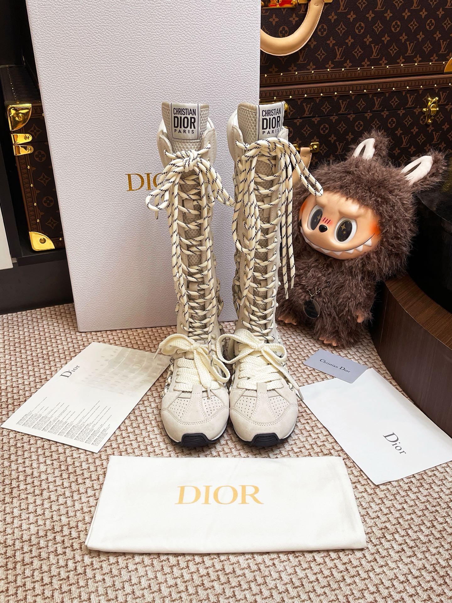 NO:244315,Dior 25 new hollow boots. The whole pair of shoes is purchased and developed by Zp, all customized materials, exclusive mold opening sole, all details are shipped together, and even the packaging is the same as the genuine one. Number of codes: 35-41 (40 41 custom made without return or exchange), boots, dior, boots19860909Dior 25新款镂空靴子 整双鞋子采购Zp开发打造,全部定制材料,独家开模大底,细节全部对版出货,连包装也做到跟正品一样.码数:35-41（40 41订做不退换）,靴子,dior,boots,Women's Shoes
