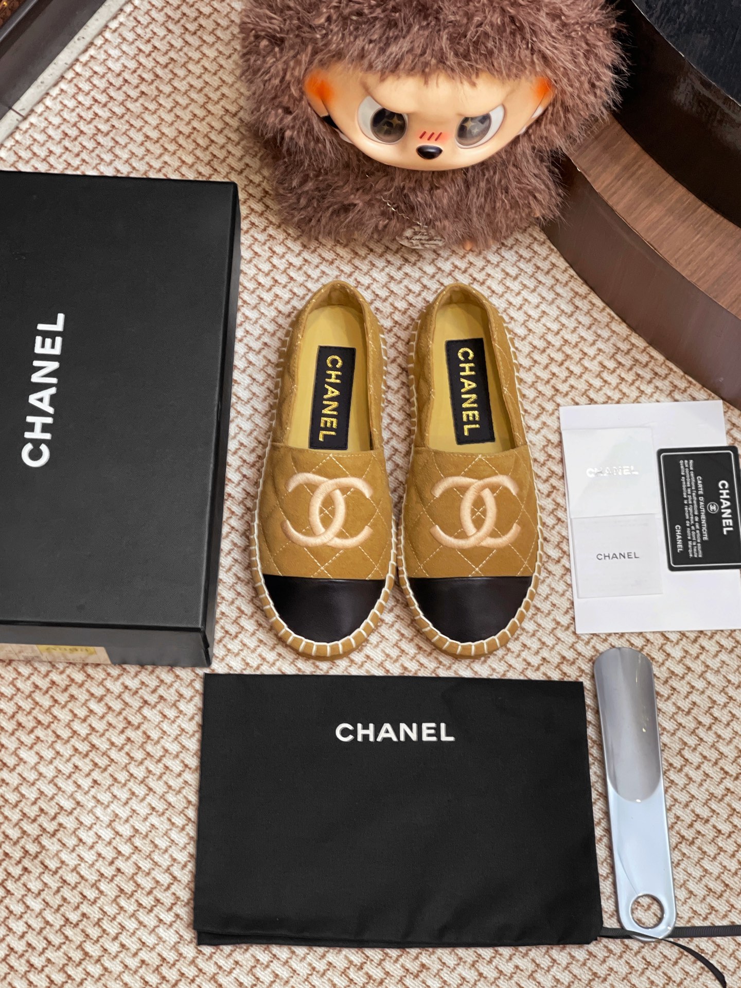 NO:265887,Chanel CHANEL fisherman shoes are purchased and developed for the whole pair of shoes, developed and created with Zp, all customized materials, exclusive mold opening sole, all details are shipped together, and even the packaging is the same as the genuine one. Size: 35-40, fisherman shoes, chanel, chanel, espadrilles19860909香奈儿CHANEL渔夫鞋整双鞋子采购Zp开发打造,全部定制材料,独家开模大底,细节全部对版出货,连包装也做到跟正品一样.码数:35-40,渔夫鞋,chanel,chanel,espadrilles,Women's Shoes