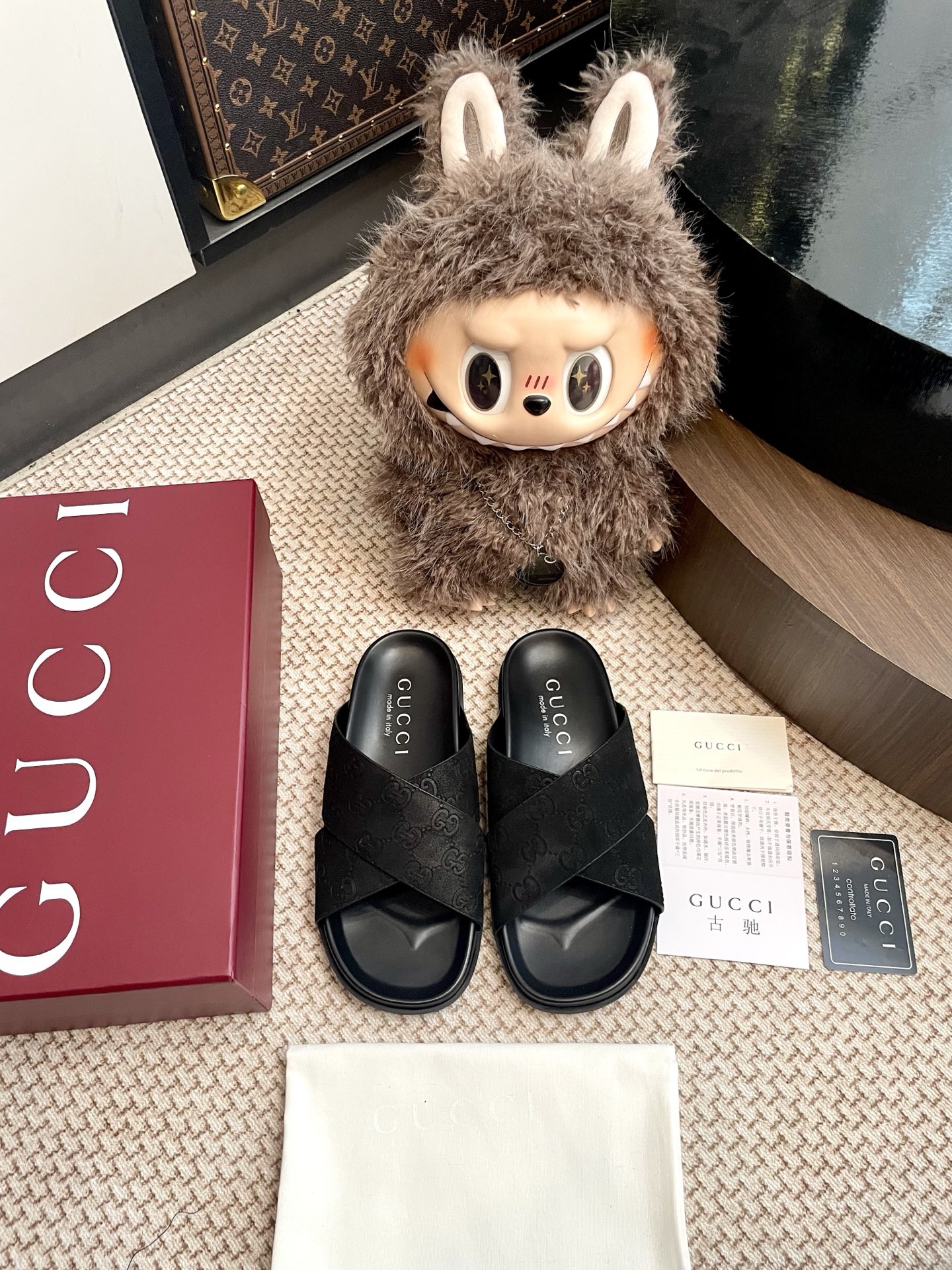 NO:382627,Gucci 25 new slippers are purchased and developed for the whole pair of shoes, developed and created by Zp, all customized materials, exclusive mold opening sole, all details are shipped together, and even the packaging is the same as the genuine one. Size: 35-40, slippers, gucci, slippers19860909Gucci 25新款拖鞋整双鞋子采购Zp开发打造,全部定制材料,独家开模大底,细节全部对版出货,连包装也做到跟正品一样.码数:35-40,拖鞋,gucci,slippers,Women's Shoes