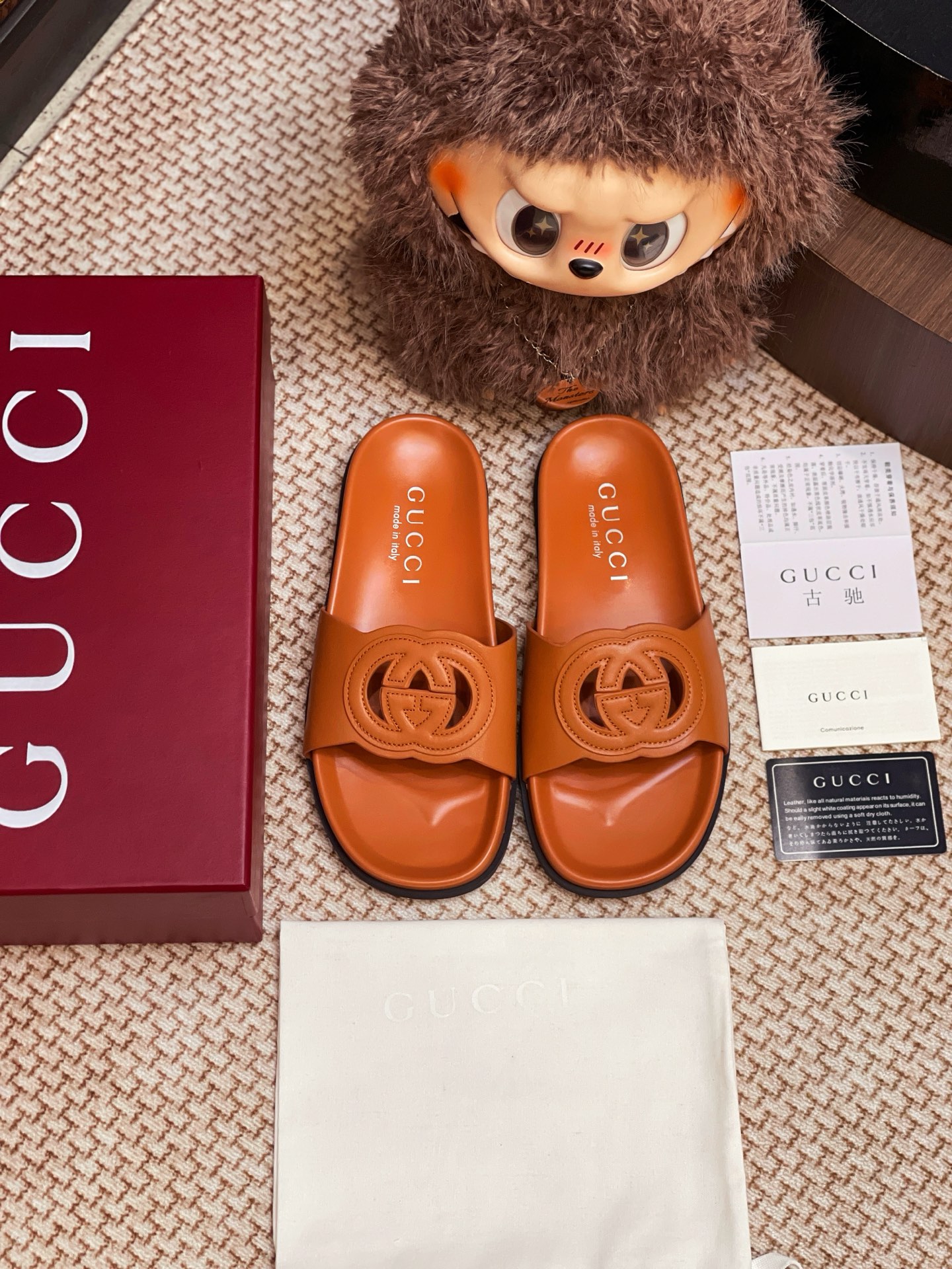 NO:382639,Gucci hollow slippers are purchased and developed for the whole pair of shoes, developed and created by Zp, all customized materials, exclusive mold opening sole, all details are shipped together, and even the packaging is the same as the genuine one. Size: 35-40, slippers, gucci, slippers19860909Gucci 镂空拖鞋整双鞋子采购Zp开发打造,全部定制材料,独家开模大底,细节全部对版出货,连包装也做到跟正品一样.码数:35-40,拖鞋,gucci,slippers,Women's Shoes