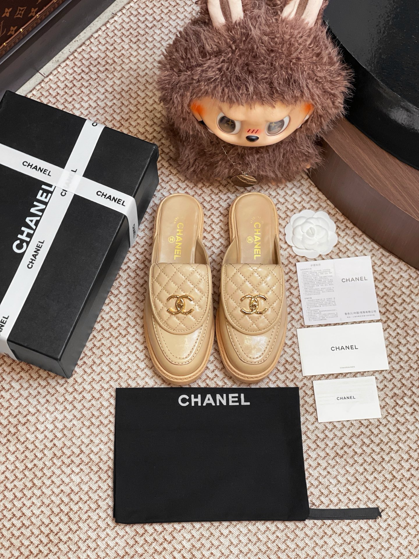 NO:384175,CHANEL classic leather sole single shoe shoes are purchased and developed for Zp, all customized materials, exclusive mold opening sole, all details are shipped together, and even the packaging is the same as the genuine one. Number of sizes: 35-41 (40 41 custom made without return or exchange), loafers semi-trail, chanel, loafers19860909CHANEL 经典款真皮底单鞋鞋整双鞋子采购Zp开发打造,全部定制材料,独家开模大底,细节全部对版出货,连包装也做到跟正品一样.码数:35-41（40 41订做不退换）,乐福鞋半拖,chanel,loafers,Women's Shoes