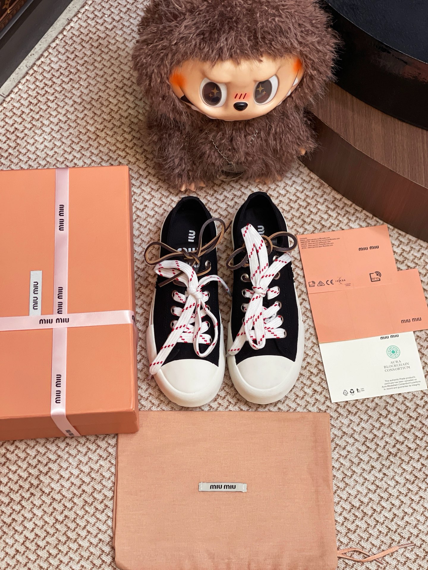 NO:385745,Miumiu canvas shoes are purchased and developed and developed by Zp, all customized materials, exclusive mold opening sole, all details are shipped together, and even the packaging is the same as the genuine one. Size: 35-40, casual shoes/sports shoes semi-trails, miumiu, sneakers19860909miumiu 帆布鞋整双鞋子采购Zp开发打造,全部定制材料,独家开模大底,细节全部对版出货,连包装也做到跟正品一样.码数:35-40,休闲鞋/运动鞋半拖,miumiu,sneakers,Women's Shoes