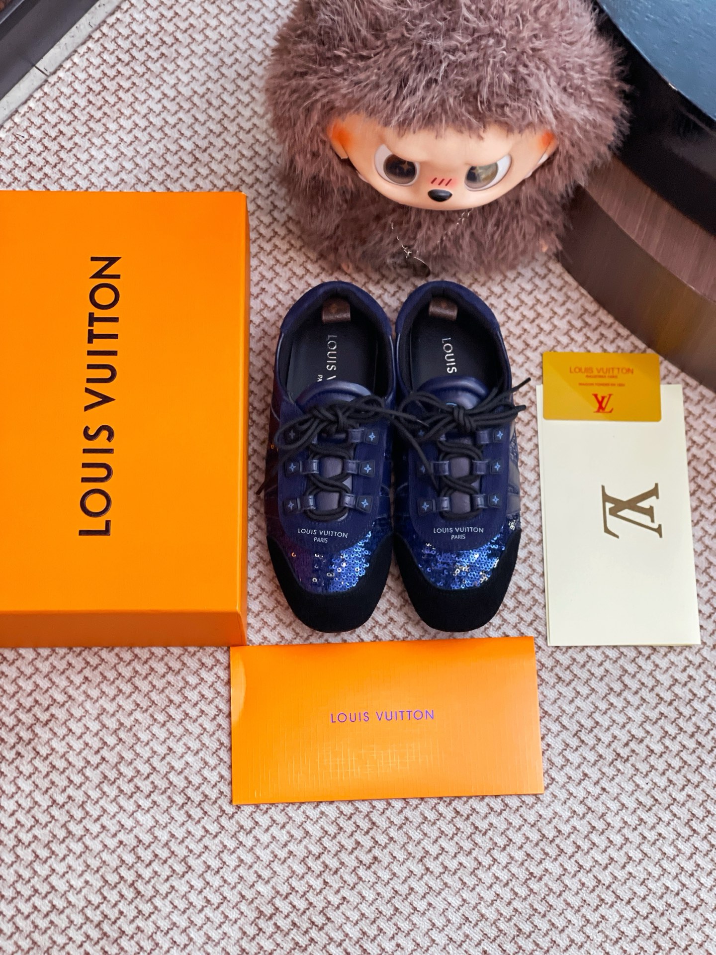 NO:391235,LV new Deshuo shoes are purchased and developed and developed by Zp, all customized materials, exclusive mold opening sole, all details are shipped together, and even the packaging is the same as the genuine one. Size: 35-45 (for women 40 men 45 custom made, no return or exchange), casual shoes/sports, louis vuitton, sneakers19860909LV 新款德训鞋整双鞋子采购Zp开发打造,全部定制材料,独家开模大底,细节全部对版出货,连包装也做到跟正品一样.码数:35-45（女40 男45订做不退换）,休闲鞋/运动鞋,louis vuitton,sneakers,Women's Shoes