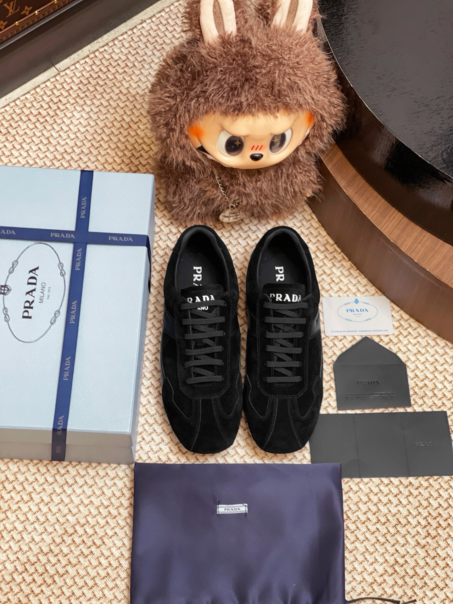 NO:391250,PRADA's new Deshu shoes are purchased and developed and developed with Zp, all customized materials, exclusive mold opening sole, all details are shipped together, and even the packaging is the same as the genuine one. Size: 35-45 (for women 40 men 45 custom made, no return or exchange), casual shoes/sports shoes, prada, sneakers19860909PRADA 新款德训鞋整双鞋子采购Zp开发打造,全部定制材料,独家开模大底,细节全部对版出货,连包装也做到跟正品一样.码数:35-45（女40 男45订做不退换）,休闲鞋/运动鞋,prada,sneakers,Women's Shoes