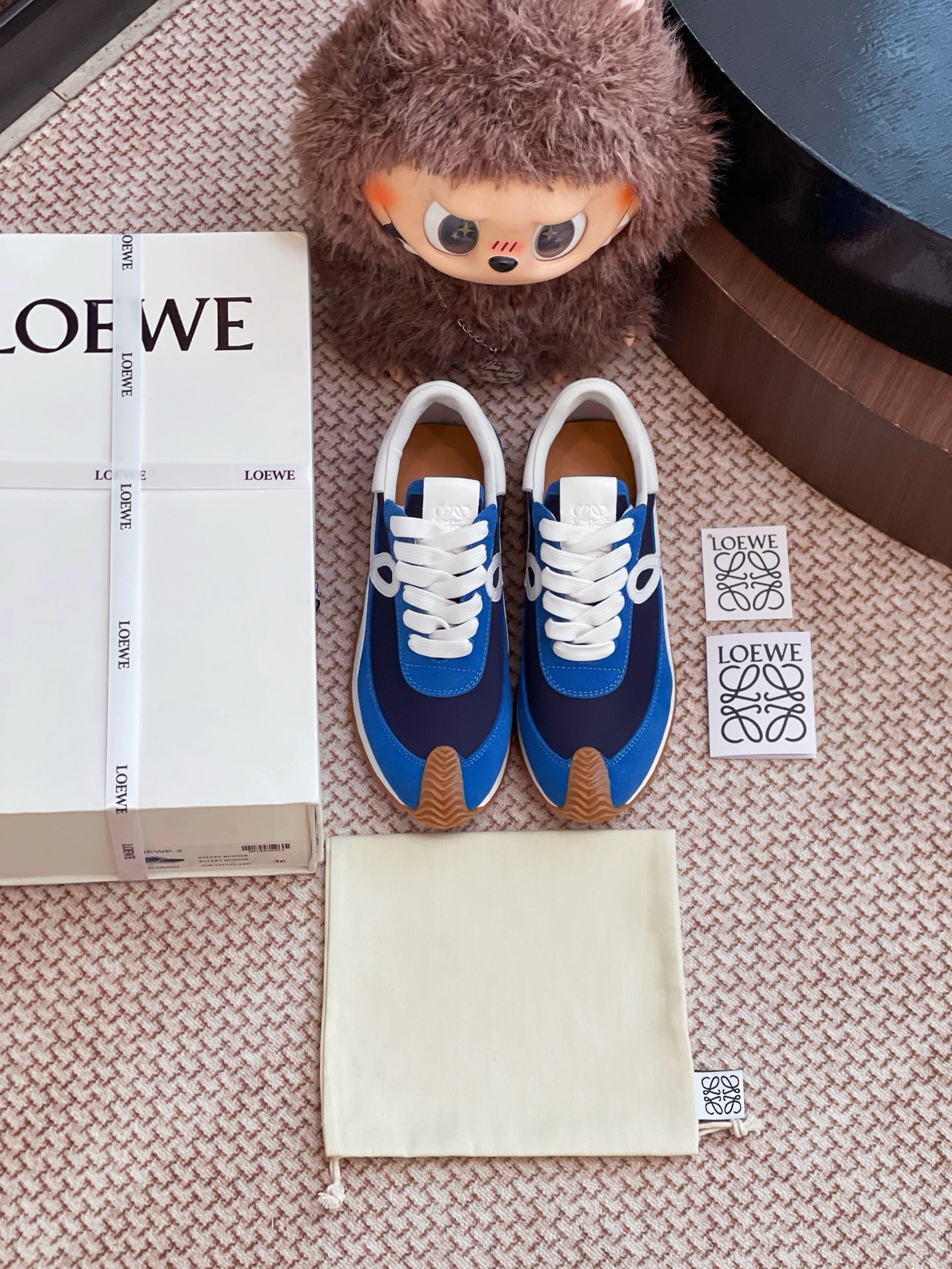 NO:404880,LOEWE's new sports shoes are purchased and developed and developed by Zp, all customized materials, exclusive mold opening sole, all details are shipped together, and even the packaging is the same as the genuine one. Size: Women's 35-40 Men's 39-44, casual shoes/sports shoes, loewe, sneakers19860909LOEWE 新款运动鞋整双鞋子采购Zp开发打造,全部定制材料,独家开模大底,细节全部对版出货,连包装也做到跟正品一样.码数:女35-40 男39-44,休闲鞋/运动鞋,loewe,sneakers,Women's Shoes