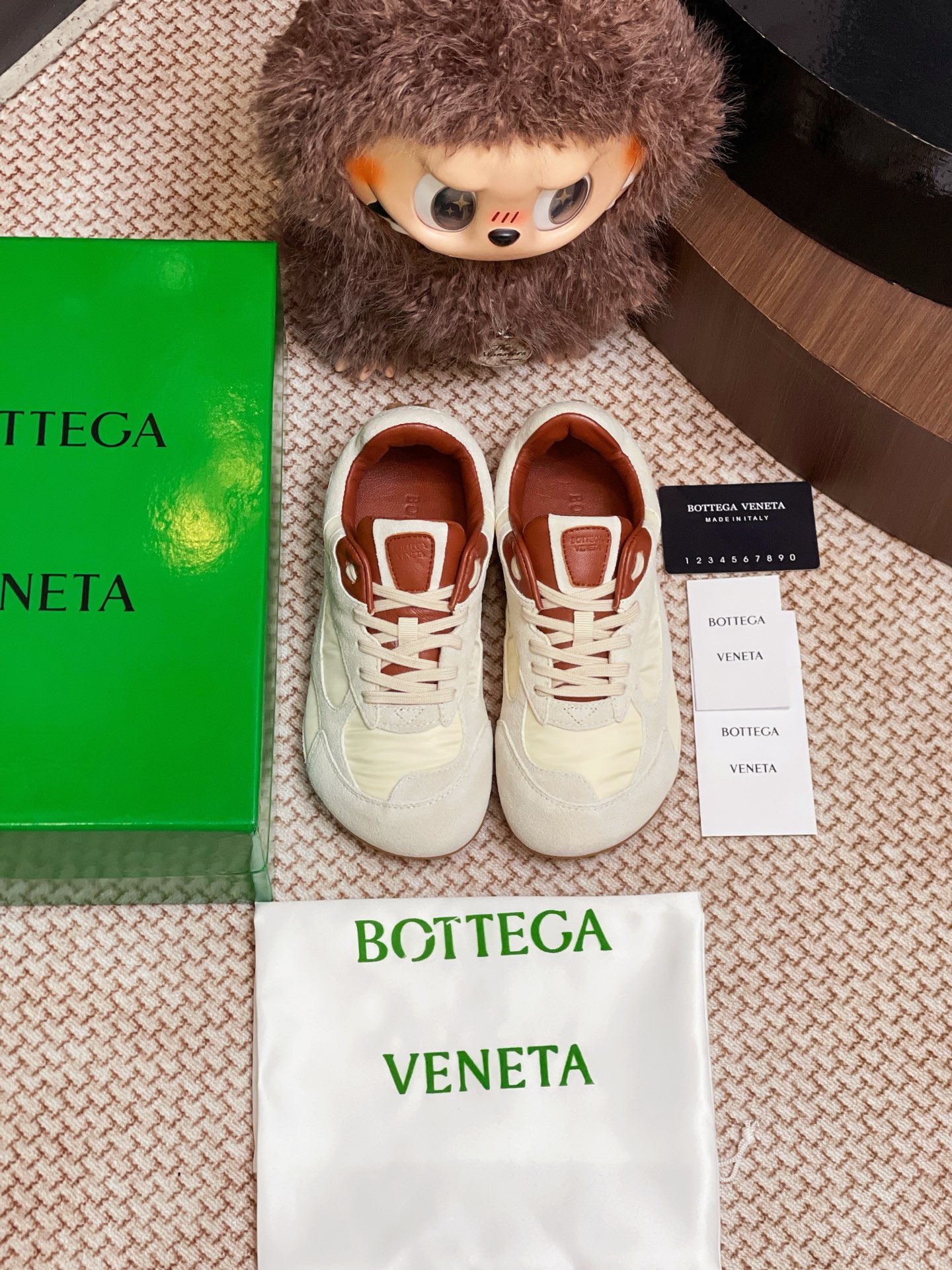 NO:405809,BV new Forrest Gump shoes are purchased and developed for Zp, all customized materials, exclusive mold opening sole, all details are shipped together, and even the packaging is the same as the genuine one. Size: 35-40, casual shoes/sports shoes, bottega veneta, sneakers19860909BV 新款阿甘鞋整双鞋子采购Zp开发打造,全部定制材料,独家开模大底,细节全部对版出货,连包装也做到跟正品一样.码数:35-40,休闲鞋/运动鞋,bottega veneta,sneakers,Women's Shoes