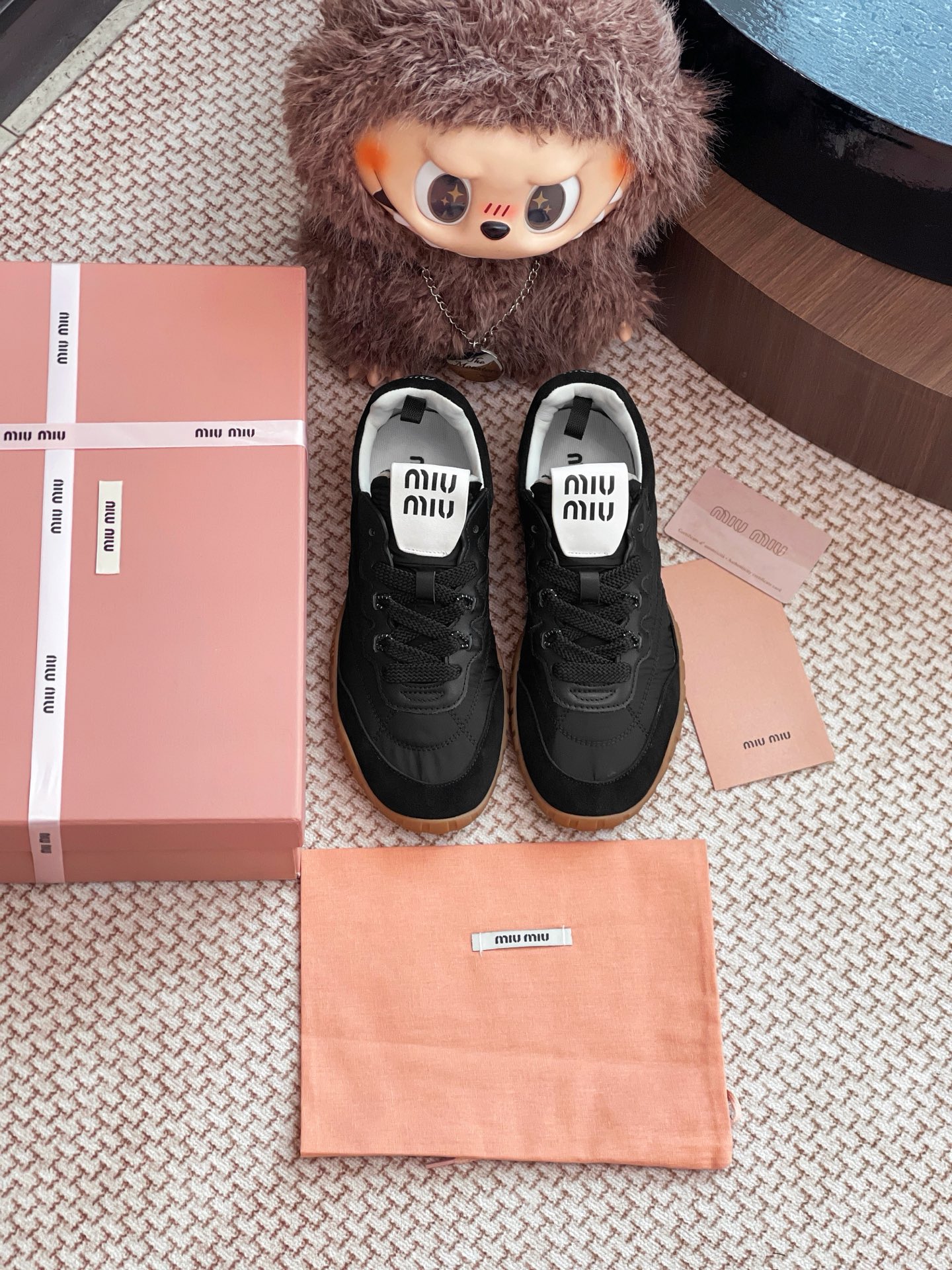 NO:409520,Miumiu 25 new biscuit shoes are purchased and developed for the whole pair of shoes. All customized materials are customized, exclusive mold opening sole, all details are shipped together, and even the packaging is the same as the genuine one. Size: 35-40, casual shoes/sports shoes, miumiu, sneakers19860909miumiu 25新款饼干鞋整双鞋子采购Zp开发打造,全部定制材料,独家开模大底,细节全部对版出货,连包装也做到跟正品一样.码数:35-40,休闲鞋/运动鞋,miumiu,sneakers,Women's Shoes