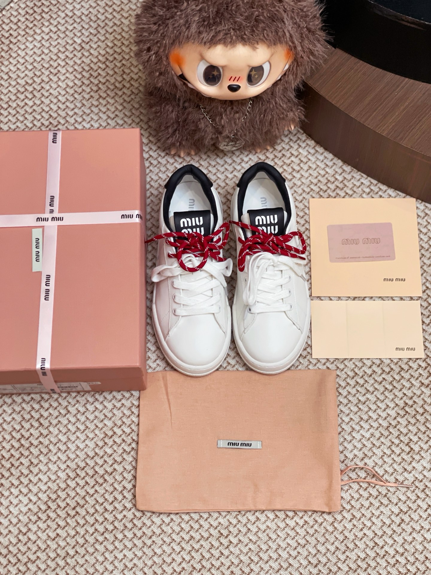 NO:409502,Miumiu casual shoes are purchased and developed and created by Zp, all customized materials, exclusive mold opening sole, all details are shipped together, and even the packaging is the same as the genuine one. Size: 35-41 (41 is not returned or exchanged), casual shoes/sports shoes, miumiu, sneakers19860909miumiu 休闲鞋整双鞋子采购Zp开发打造,全部定制材料,独家开模大底,细节全部对版出货,连包装也做到跟正品一样.码数:35-41（41不退换）,休闲鞋/运动鞋,miumiu,sneakers,Women's Shoes