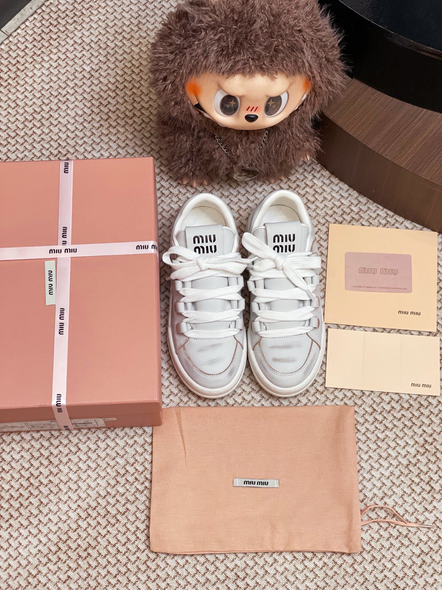 NO:409511,Miumiu thick-soled casual shoes are purchased and developed for Zp, all customized materials, exclusive mold opening sole, all details are shipped together, and even the packaging is the same as the genuine one. Size: 35-41 (41 is not returned or exchanged), casual shoes/sports shoes, miumiu, sneakers19860909miumiu 厚底休闲鞋整双鞋子采购Zp开发打造,全部定制材料,独家开模大底,细节全部对版出货,连包装也做到跟正品一样.码数:35-41（41不退换）,休闲鞋/运动鞋,miumiu,sneakers,Women's Shoes