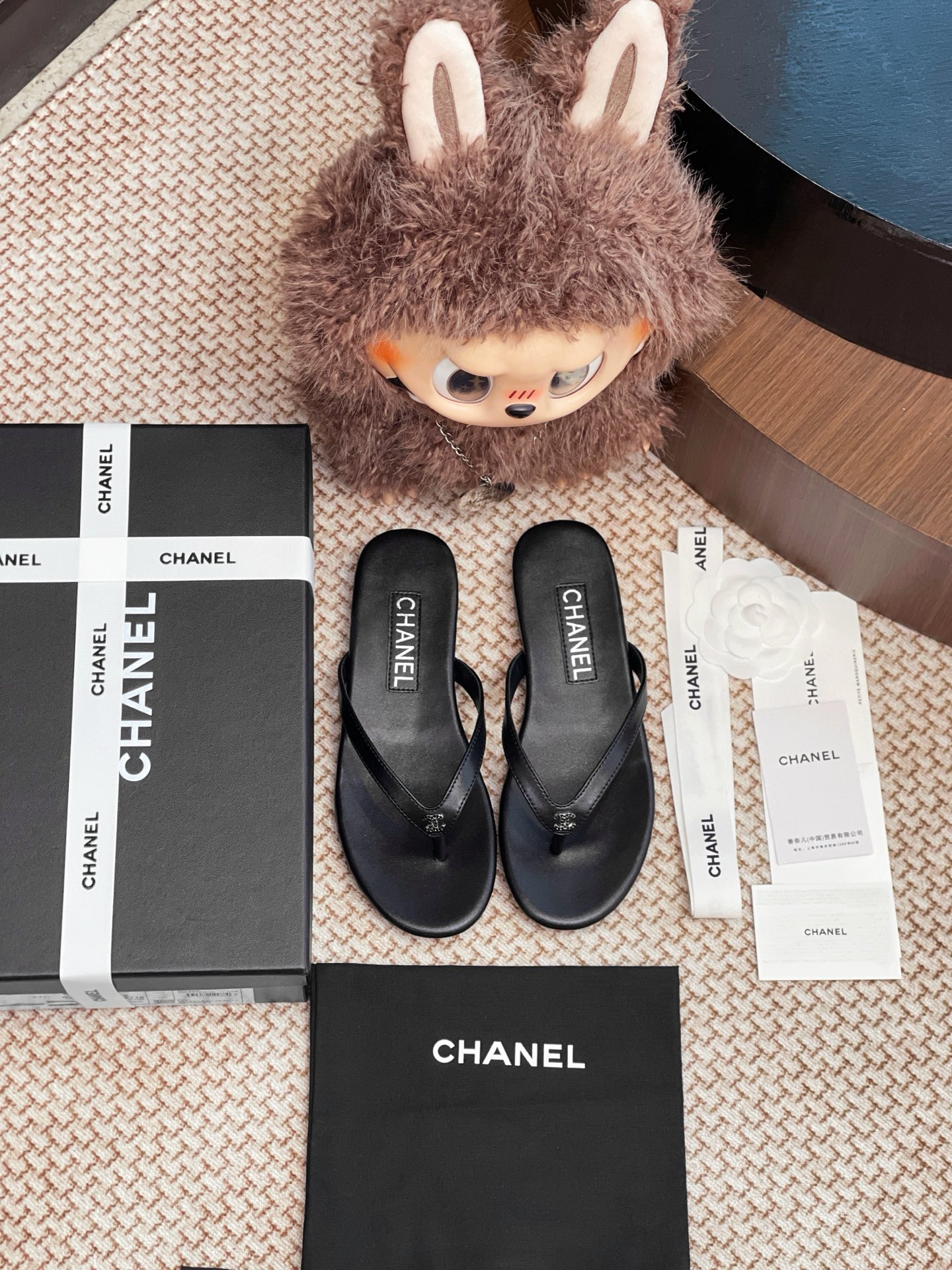 NO:409488,Chanel genuine leather flip-flops whole pair of shoes are purchased and developed by Zp, all customized materials, exclusive mold opening sole, all details are shipped together, and even the packaging is the same as the genuine one. Number of sizes: 35-41 (40 41 no return or exchange), split-toe shoes, chanel19860909香奈儿 真皮底人字拖整双鞋子采购Zp开发打造,全部定制材料,独家开模大底,细节全部对版出货,连包装也做到跟正品一样.码数:35-41（40 41不退换）,分趾鞋,chanel,Women's Shoes