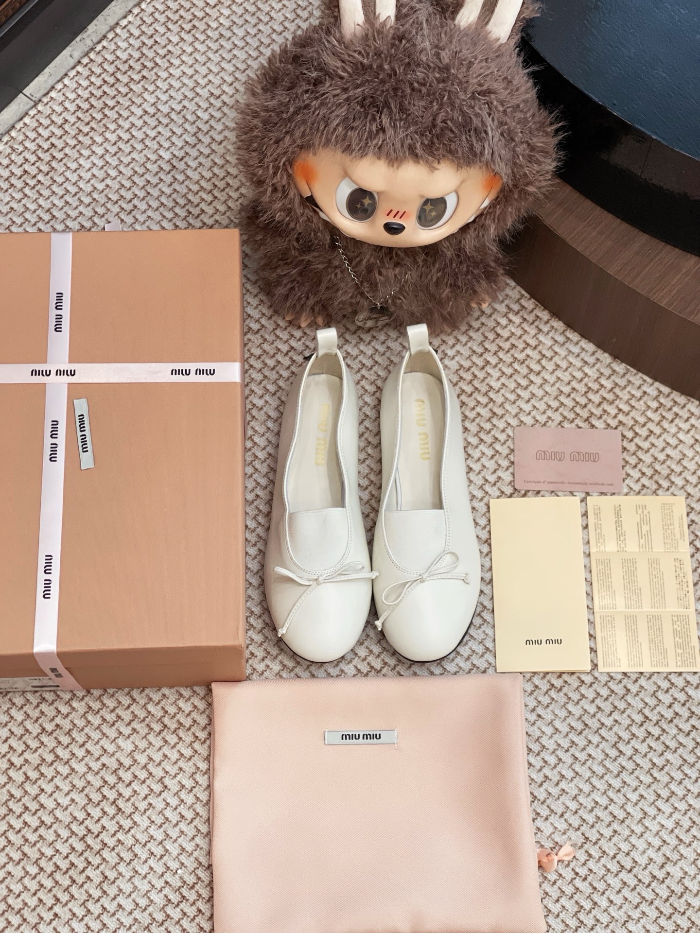 NO:409475,Miumiu small single shoes are purchased and developed and created by Zp, all customized materials, exclusive mold opening sole, all details are shipped together, and even the packaging is the same as the genuine one. Size: 35-40, ballet shoes, miumiu19860909miumiu 小单鞋整双鞋子采购Zp开发打造,全部定制材料,独家开模大底,细节全部对版出货,连包装也做到跟正品一样.码数:35-40,芭蕾舞鞋,miumiu,Women's Shoes