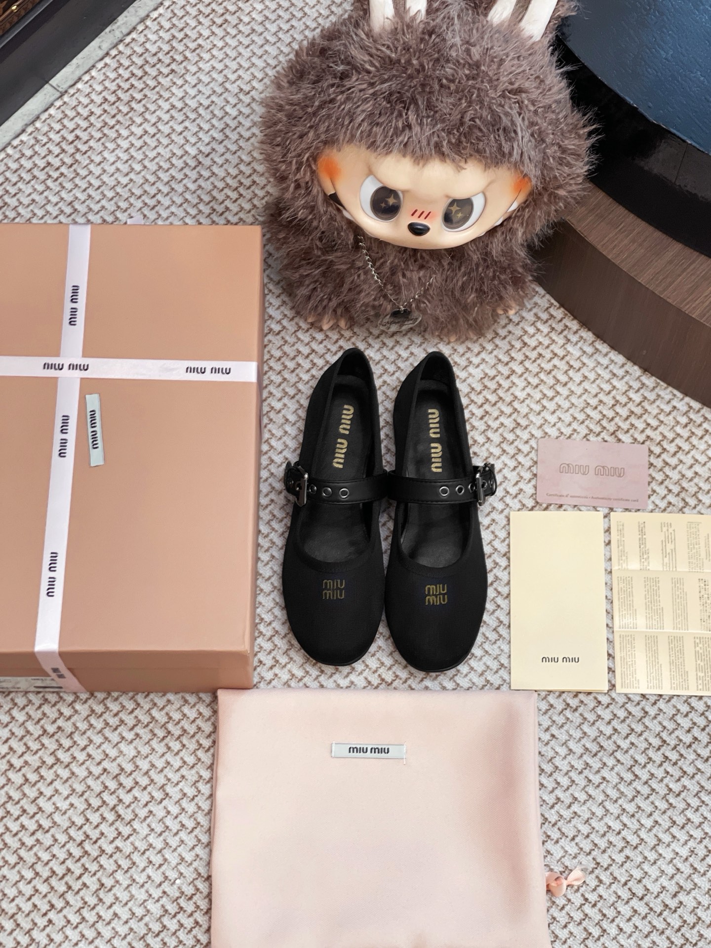 NO:409465,Miumiu mesh small single shoes are purchased and developed and created by Zp, all customized materials, exclusive mold opening and sole, all details are shipped together, and even the packaging is the same as the genuine one. Size: 35-40, single shoes, miumiu19860909miumiu 网面小单鞋整双鞋子采购Zp开发打造,全部定制材料,独家开模大底,细节全部对版出货,连包装也做到跟正品一样.码数:35-40,单鞋,miumiu,Women's Shoes