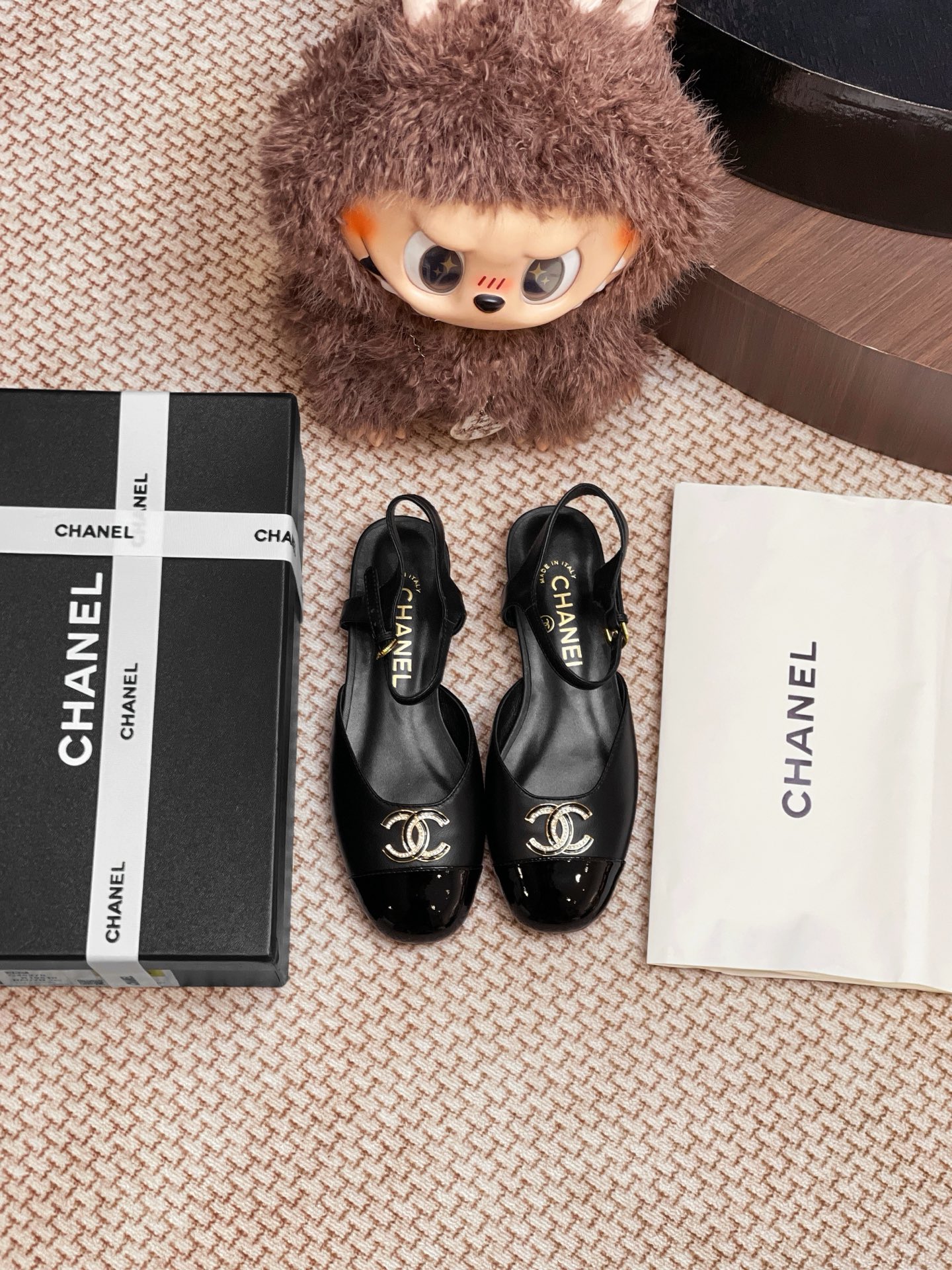 NO:414716,CHANEL new sandals are purchased and developed for Zp, all customized materials, exclusive mold opening sole, all details are shipped together, and even the packaging is the same as the genuine one. Size: 35-40 (40 custom made without return or exchange), sandals, chanel, sandals19860909CHANEL 新款凉鞋整双鞋子采购Zp开发打造,全部定制材料,独家开模大底,细节全部对版出货,连包装也做到跟正品一样.码数:35-40（40订做不退换）,凉鞋,chanel,sandals,Women's Shoes