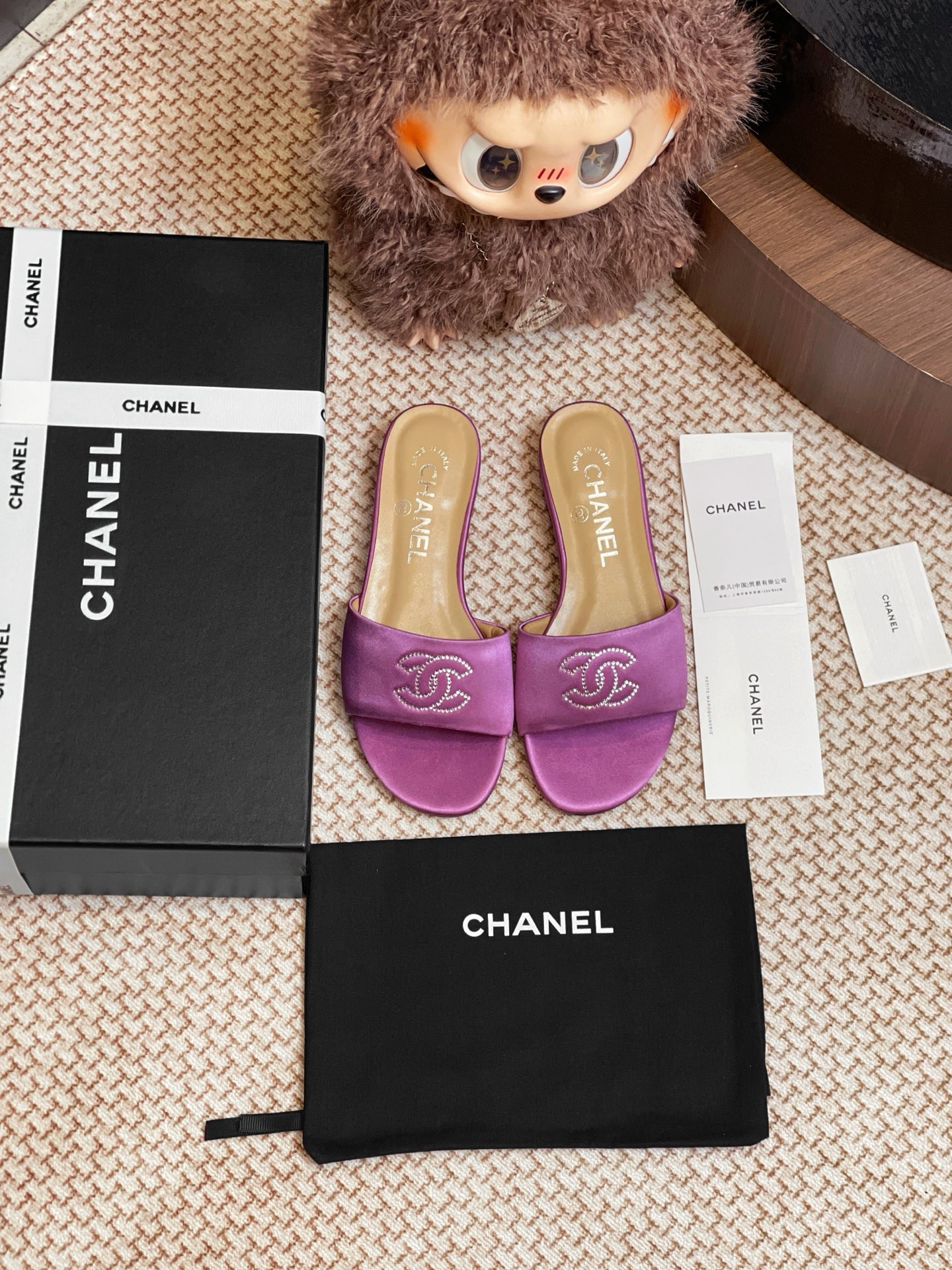 NO:414667,CHANEL genuine leather slippers are purchased and developed for Zp, all customized materials, exclusive mold opening sole, all details are shipped together, and even the packaging is the same as the genuine one. Size: 35-40 (40 custom made without return or exchange), slippers, chanel, slippers19860909CHANEL 真皮底拖鞋整双鞋子采购Zp开发打造,全部定制材料,独家开模大底,细节全部对版出货,连包装也做到跟正品一样.码数:35-40（40订做不退换）,拖鞋,chanel,slippers,Women's Shoes