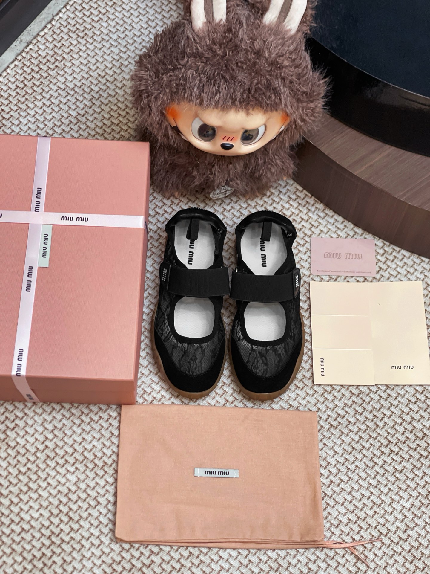 NO:417038,Miumiu Lace Dexun Sandals are purchased and developed for Zp, all customized materials, exclusive mold opening sole, all details are shipped together, and even the packaging is the same as the genuine one. Size: 35-40 (40 custom made without return or exchange), sandals, miumiu, sandals19860909Miumiu 蕾丝德训凉鞋整双鞋子采购Zp开发打造,全部定制材料,独家开模大底,细节全部对版出货,连包装也做到跟正品一样.码数:35-40（40订做不退换）,凉鞋,miumiu,sandals,Women's Shoes