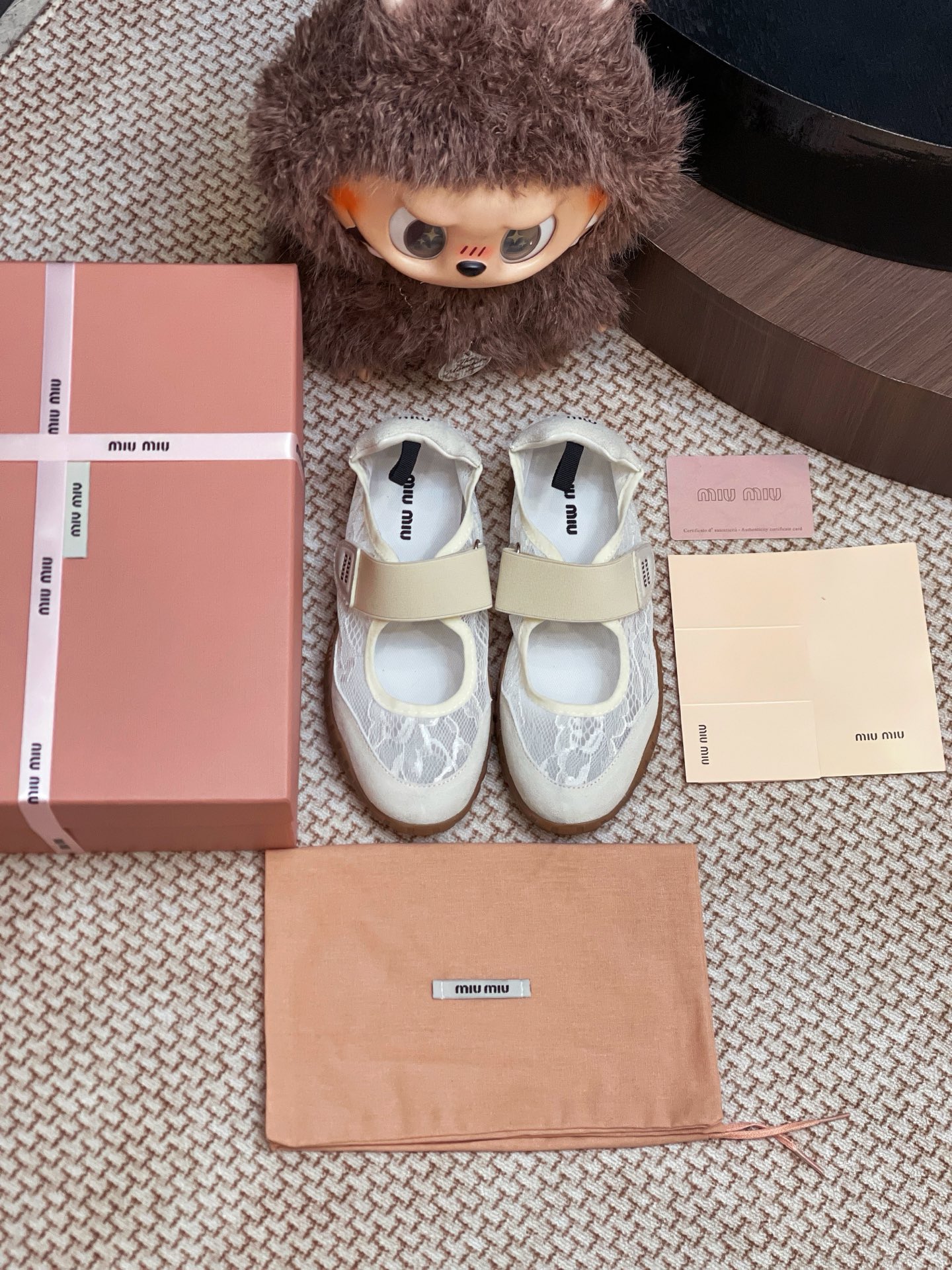 NO:417045,Miumiu Lace Deshuo Shoes are purchased and developed for Zp, all customized materials, exclusive mold opening sole, all details are shipped together, and even the packaging is the same as the genuine one. Size: 35-40 (40 custom made without return or exchange), sandals, miumiu, sandals19860909Miumiu 蕾丝德训鞋整双鞋子采购Zp开发打造,全部定制材料,独家开模大底,细节全部对版出货,连包装也做到跟正品一样.码数:35-40（40订做不退换）,凉鞋,miumiu,sandals,Women's Shoes