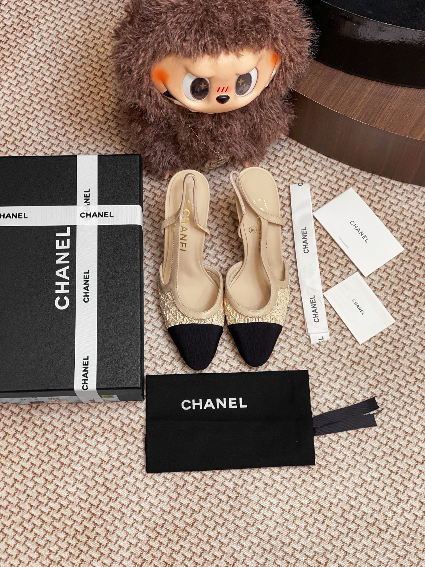 NO:421390,CHANEL lace sandals are purchased and developed for the whole pair of shoes. All customized materials are customized, exclusive mold opening sole, all details are shipped together, and even the packaging is the same as the genuine one. Size: 35-41 (40 41 custom made without return or exchange), sandals, chanel, sandals19860909CHANEL 蕾丝凉鞋整双鞋子采购Zp开发打造,全部定制材料,独家开模大底,细节全部对版出货,连包装也做到跟正品一样.码数:35-41（40 41订做不退换）,凉鞋,chanel,sandals,Women's Shoes