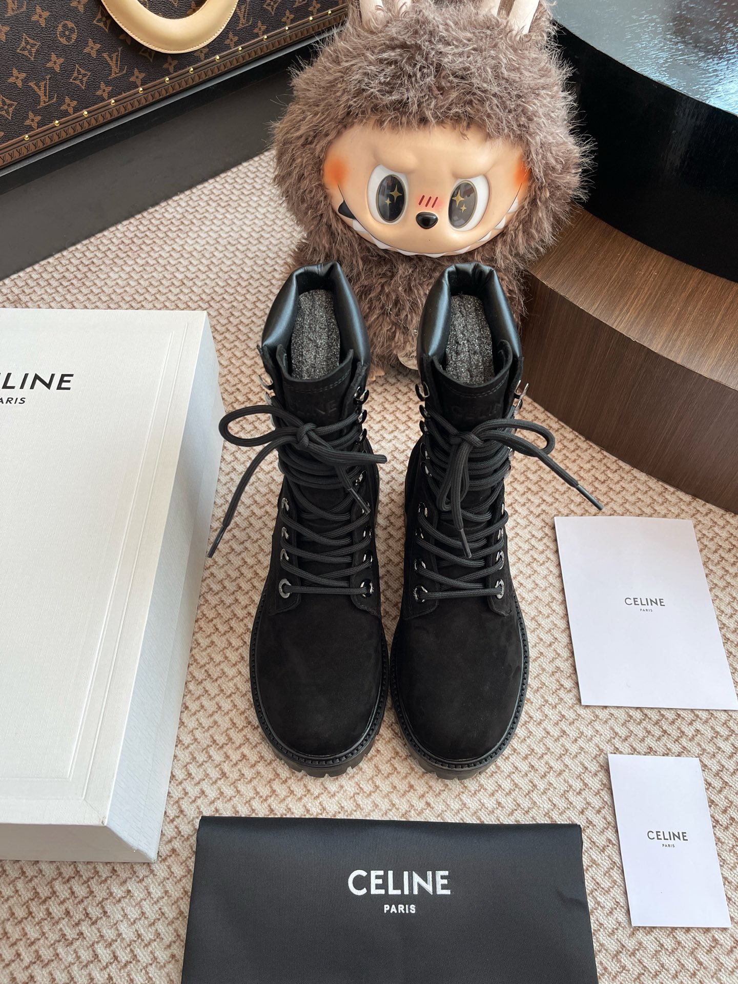 NO:447163,CELINE high-top shoes are purchased and developed and developed by Zp, all customized materials, exclusive mold opening sole, all details are shipped together, and even the packaging is the same as the genuine one. Size: Women 35-40 Men 39-45, boots, celine, boots19860909CELINE 高帮鞋整双鞋子采购Zp开发打造,全部定制材料,独家开模大底,细节全部对版出货,连包装也做到跟正品一样.码数:女35-40 男39-45,靴子,celine,boots,Women's Shoes
