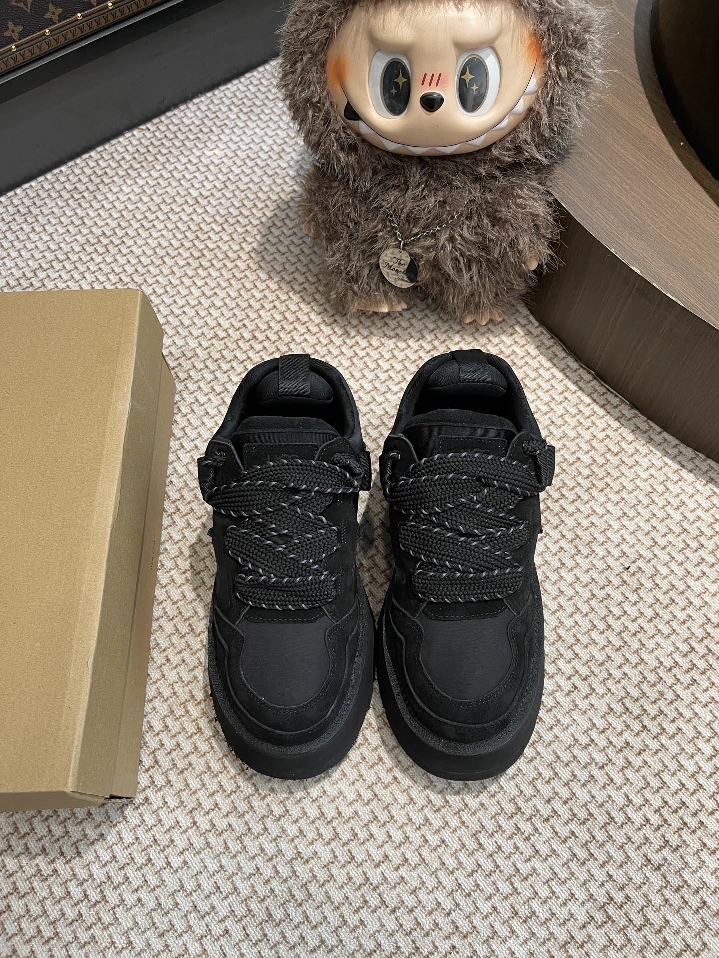 NO:462337,UGG 25 new thick-soled shoes are purchased and developed for the whole pair of shoes, developed and created by Zp, all customized materials, exclusive mold opening and outsole, all details are shipped together, and even the packaging is the same as the genuine one. Size: 35-40, casual shoes/sports shoes, sneakers19860909UGG 25新款厚底鞋整双鞋子采购Zp开发打造,全部定制材料,独家开模大底,细节全部对版出货,连包装也做到跟正品一样.码数:35-40,休闲鞋/运动鞋,sneakers,Women's Shoes