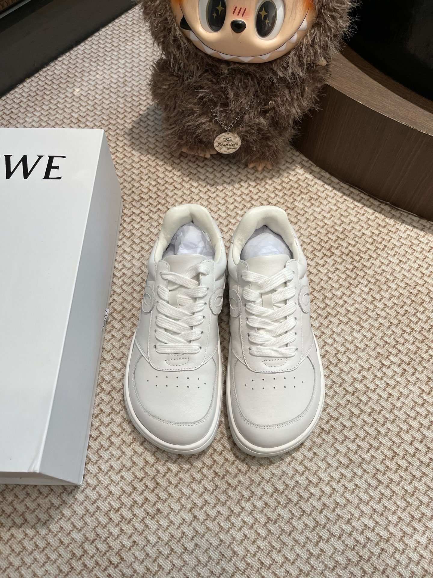 NO:493152,LOEWE leather casual shoes are purchased and developed for Zp, all customized materials, exclusive mold opening sole, all details are shipped together, and even the packaging is the same as the genuine one. Size: Women 35-40 Men 39-44, casual shoes/sports shoes, loewe, sneakers19860909LOEWE 皮面休闲鞋整双鞋子采购Zp开发打造,全部定制材料,独家开模大底,细节全部对版出货,连包装也做到跟正品一样.码数:女35-40 男39-44,休闲鞋/运动鞋,loewe,sneakers,Women's Shoes