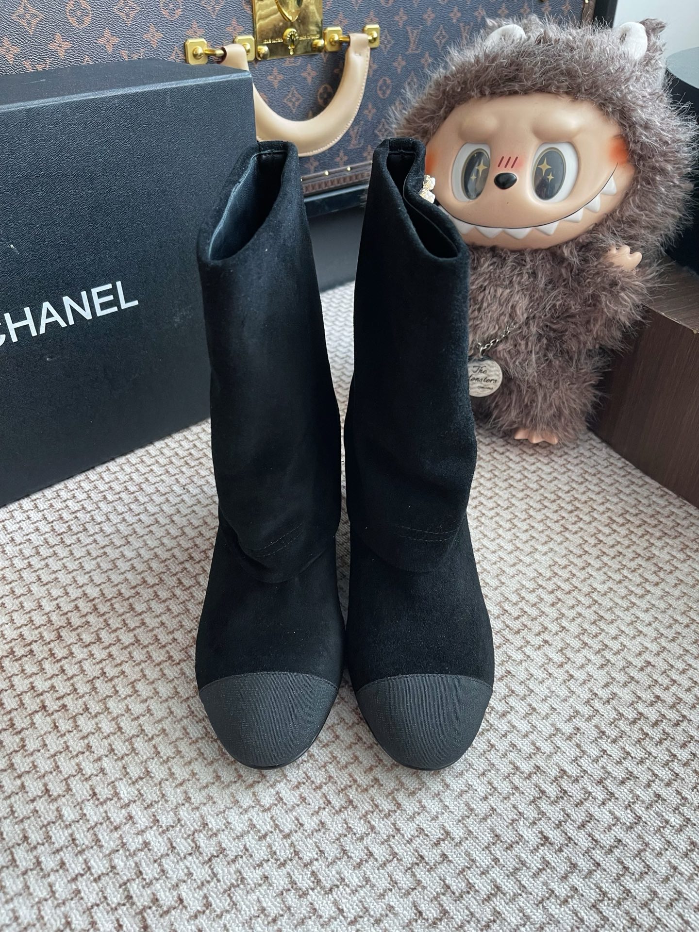 NO:558747,Chanel chip version is exclusively shipped. The entire pair of shoes is purchased and developed by ZP. All customized materials, exclusive molded soles, all details are shipped according to the version, and even the packaging is the same as the original. Code number 35-41 (40 41 custom-made is not returnable), boots, chanel, boots19860909香奈儿 芯片版本 独家出货 整双鞋子采购Zp开发打造,全部定制材料,独家开模大底,细节全部对版出货,连包装也做到跟正品一样.码数35-41（ 40 41定做不退换）,靴子,chanel,boots,Women's Shoes