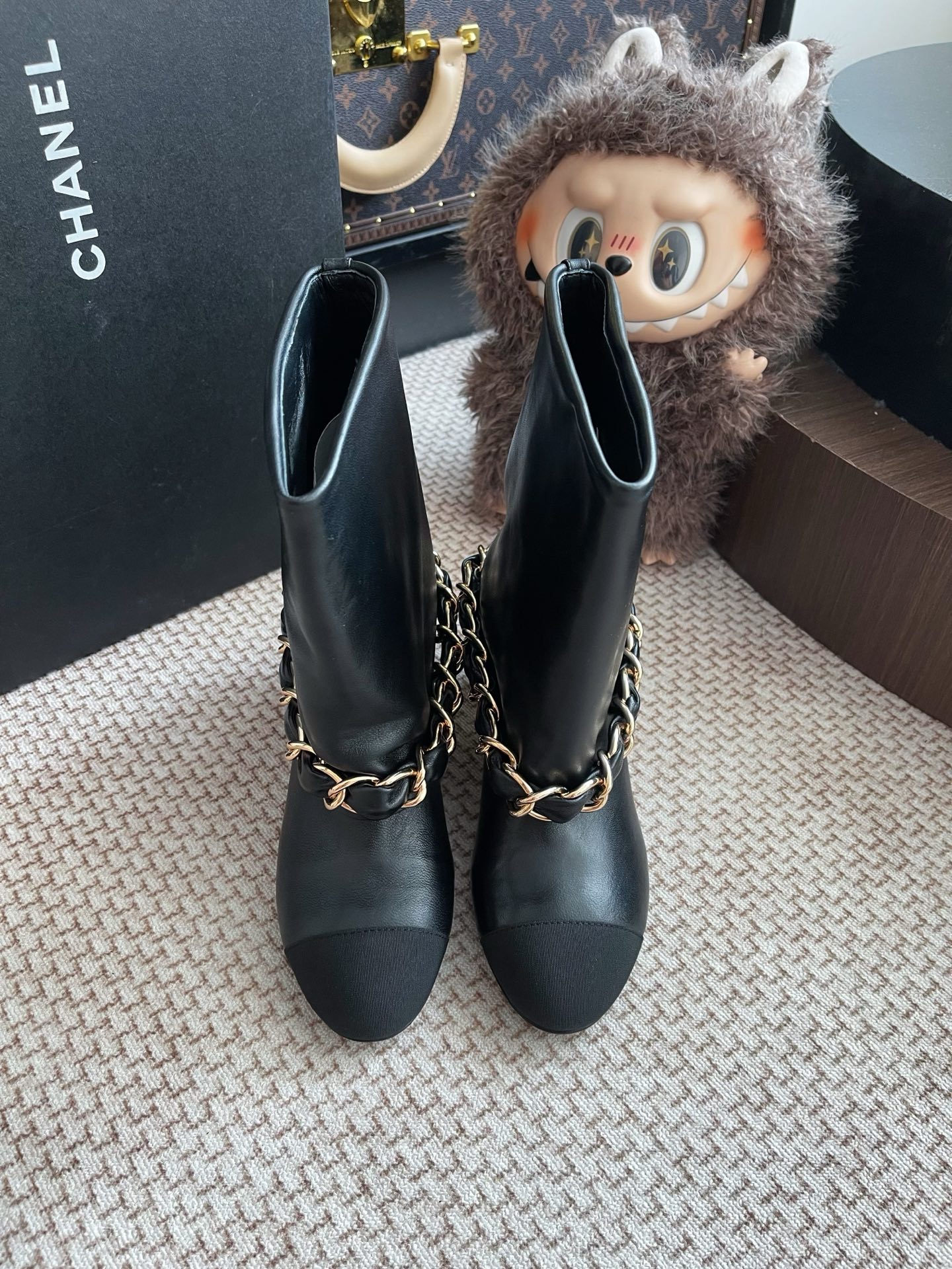 NO:558752,Chanel chip version is exclusively shipped. The entire pair of shoes is purchased and developed by ZP. All customized materials, exclusive molded soles, all details are shipped according to the version, and even the packaging is the same as the original. Code number 35-41 (40 41 custom-made is not returnable), boots, chanel, boots19860909香奈儿 芯片版本 独家出货 整双鞋子采购Zp开发打造,全部定制材料,独家开模大底,细节全部对版出货,连包装也做到跟正品一样.码数35-41（ 40 41定做不退换）,靴子,chanel,boots,Women's Shoes