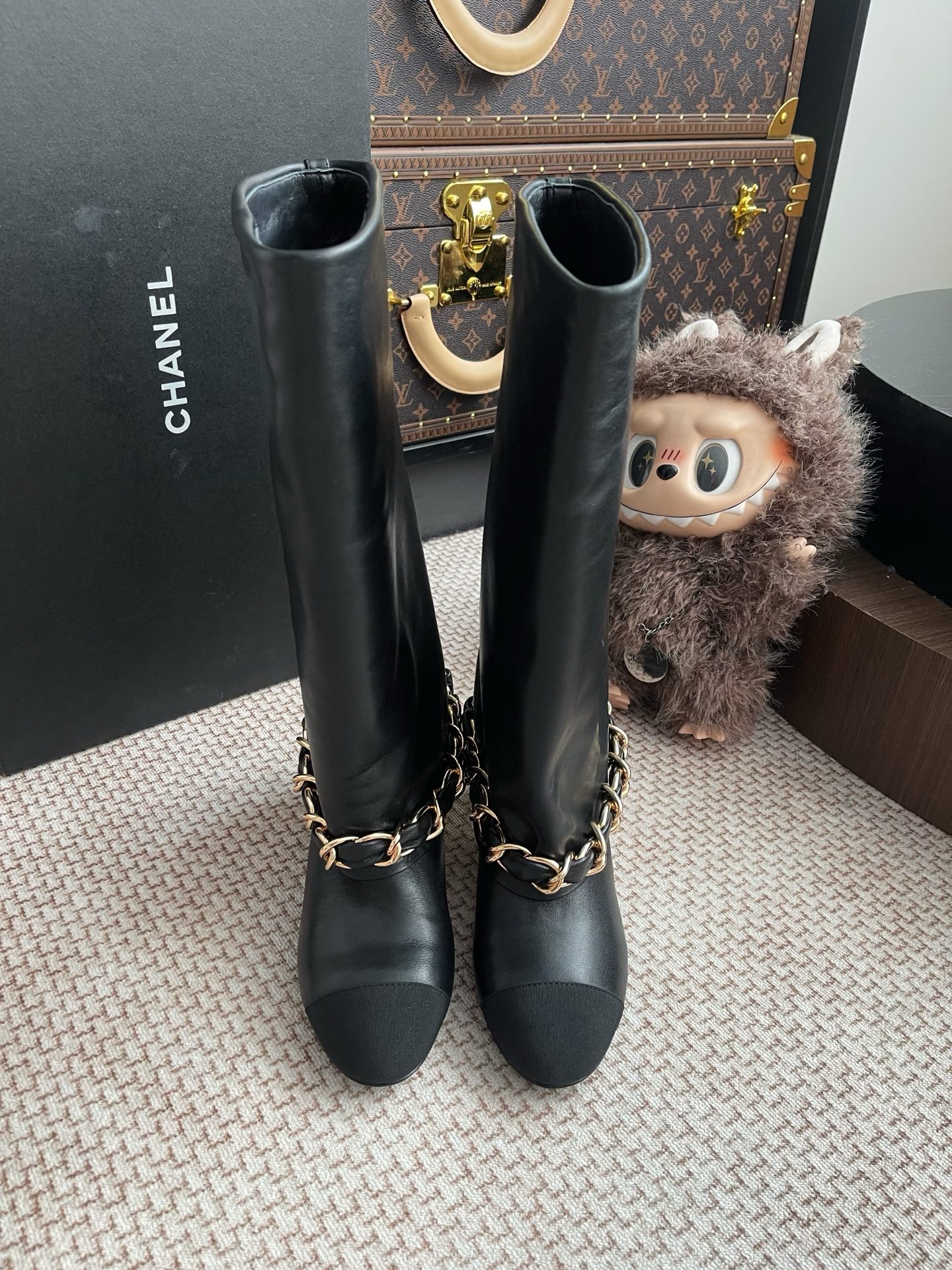 NO:558744,Chanel chip version is exclusively shipped. The entire pair of shoes is purchased and developed by ZP. All customized materials, exclusive molded soles, all details are shipped according to the version, and even the packaging is the same as the original. Code number 35-41 (40 41 custom-made is not returnable), boots, chanel, boots19860909香奈儿 芯片版本 独家出货 整双鞋子采购Zp开发打造,全部定制材料,独家开模大底,细节全部对版出货,连包装也做到跟正品一样.码数35-41（ 40 41定做不退换）,靴子,chanel,boots,Women's Shoes