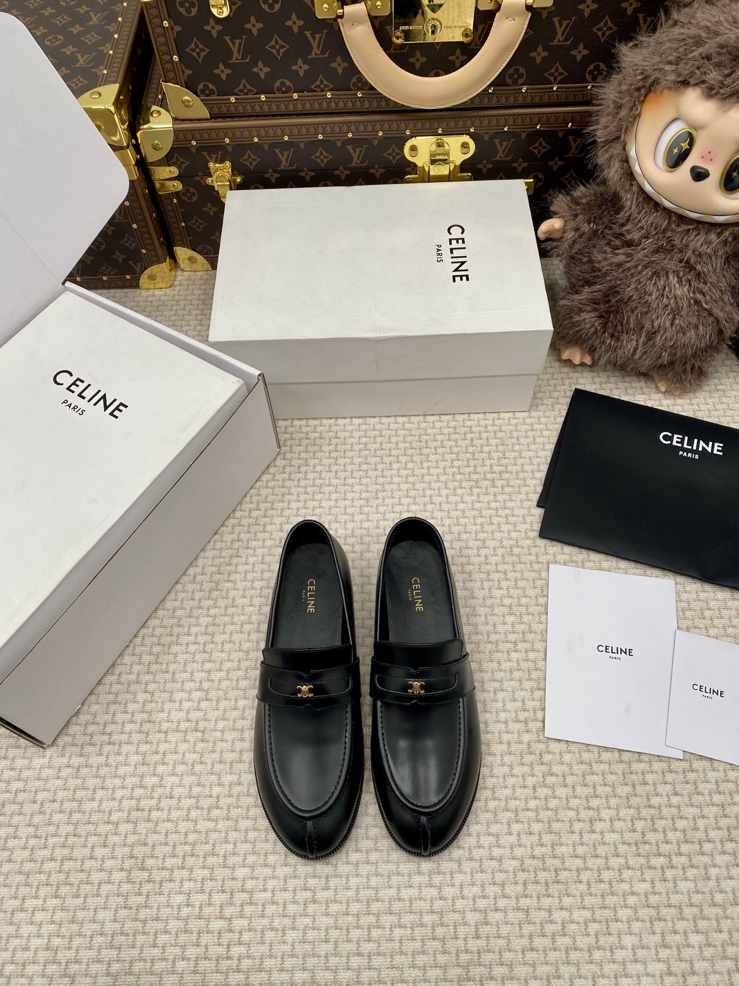 NO:696128,CELINE chip version with counter synchronized airplane box. The entire pair of shoes is developed and manufactured by ZP. All customized materials, exclusive molded outsole, all details are shipped according to the version, and even the packaging is the same as the original. Size: women's 35-40, loafers, celine, loafers19860909CELINE 芯片版 配专柜同步飞机盒整双鞋子采购Zp开发打造,全部定制材料,独家开模大底,细节全部对版出货,连包装也做到跟正品一样.码数:女35-40,乐福鞋,celine,loafers,Women's Shoes