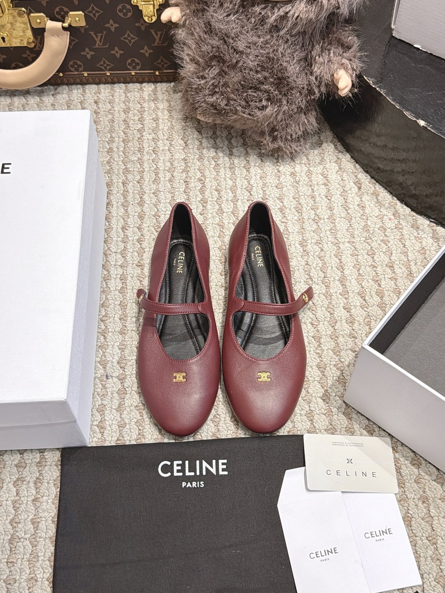 NO:819749,CELINE genuine leather sole shoes with counter synchronized airplane box. The whole pair of shoes is purchased and developed by ZP. All customized materials, exclusive molded outsole, all details are shipped according to the version, and even the packaging is the same as the original. Size: women's 35-40, Mary Jane, celine, mary jane19860909CELINE 真皮底单鞋 配专柜同步飞机盒整双鞋子采购Zp开发打造,全部定制材料,独家开模大底,细节全部对版出货,连包装也做到跟正品一样.码数:女35-40,玛丽珍,celine,mary jane,Women's Shoes