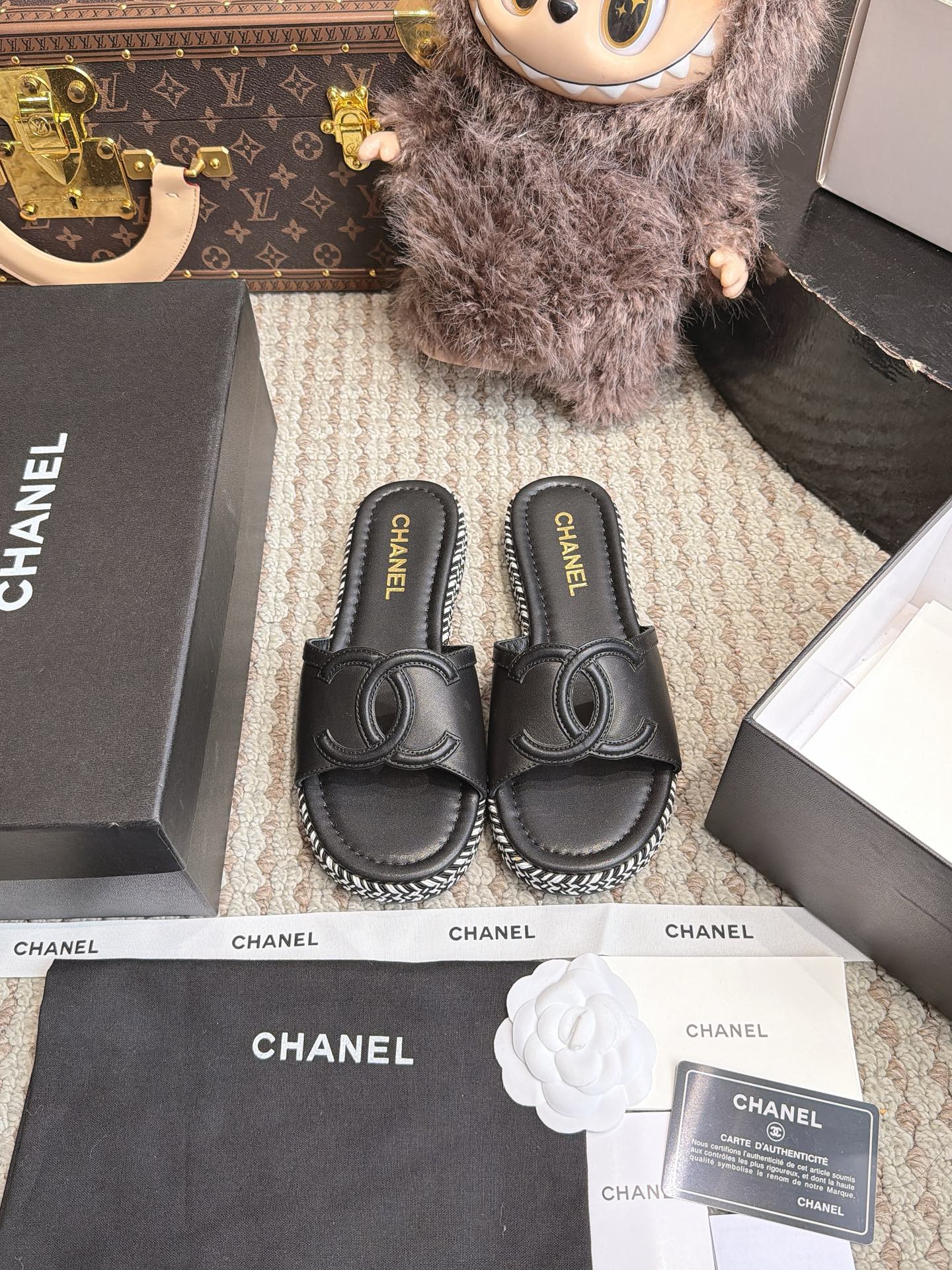 NO:819736,CHANEL top version double C thick-soled slippers. The entire pair of shoes is purchased and developed by ZP. All customized materials, exclusive molded outsole, all details are shipped according to the version, and even the packaging is the same as the original. Size: women's 35-40, slippers, chanel, slippers19860909CHANEL 顶级版 双C厚底拖鞋 整双鞋子采购Zp开发打造,全部定制材料,独家开模大底,细节全部对版出货,连包装也做到跟正品一样.码数:女35-40,拖鞋,chanel,slippers,Women's Shoes