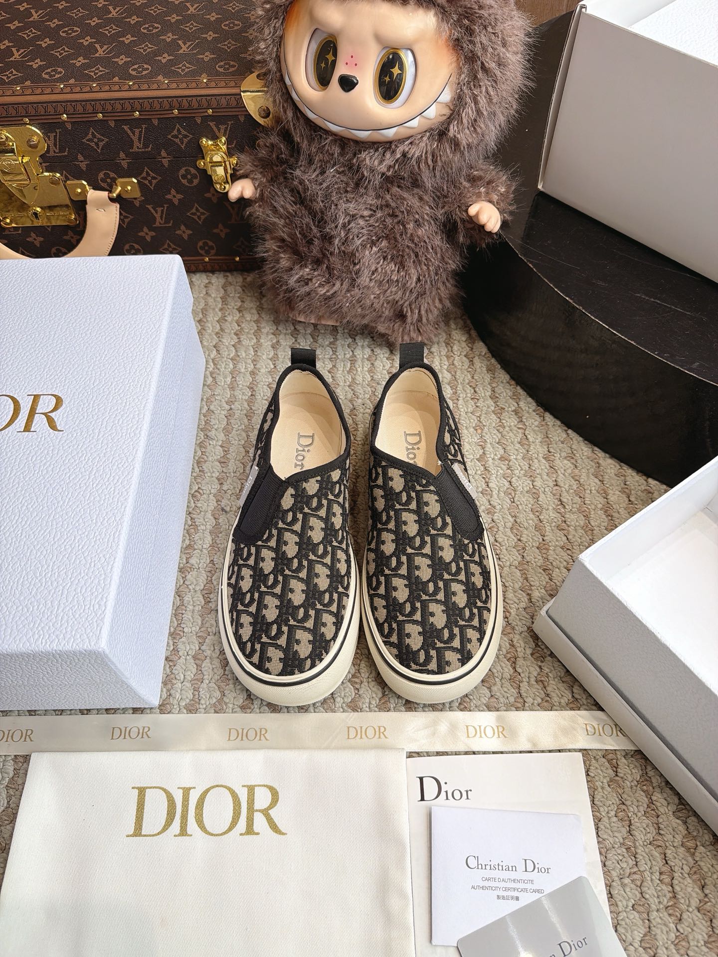 NO:819722,Dior's top version of round-toe printed loafers. The entire pair of shoes is developed and manufactured by ZP. All customized materials, exclusive molded outsole, all details are shipped according to the version, and even the packaging is the same as the original. Size: women's 35-41, loafers, dior, loafers19860909Dior 顶级版 圆头印花乐福鞋 整双鞋子采购Zp开发打造,全部定制材料,独家开模大底,细节全部对版出货,连包装也做到跟正品一样.码数:女35-41,乐福鞋,dior,loafers,Women's Shoes