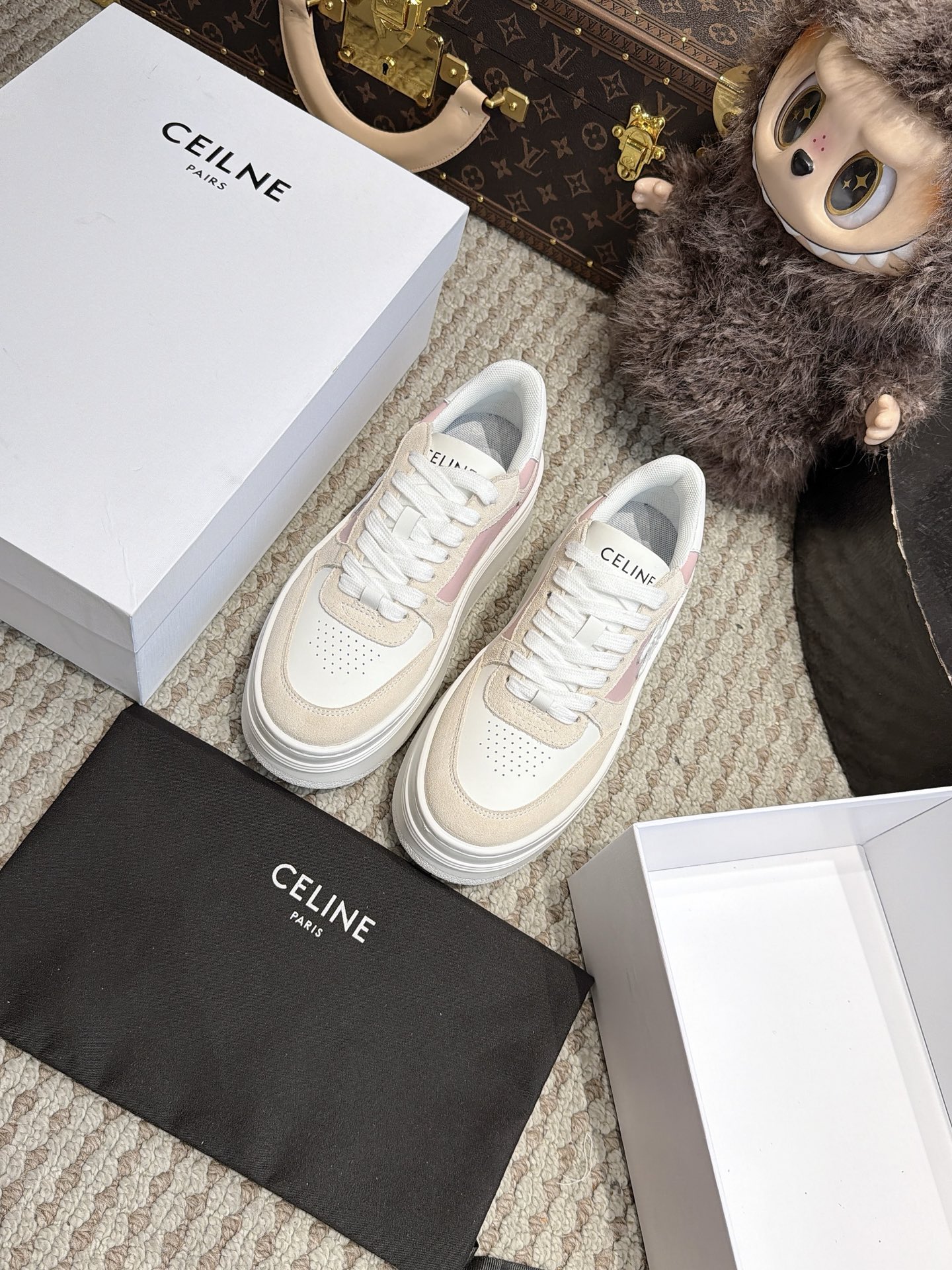 Кроссовки Celine с розовыми вставками и белой подошвой