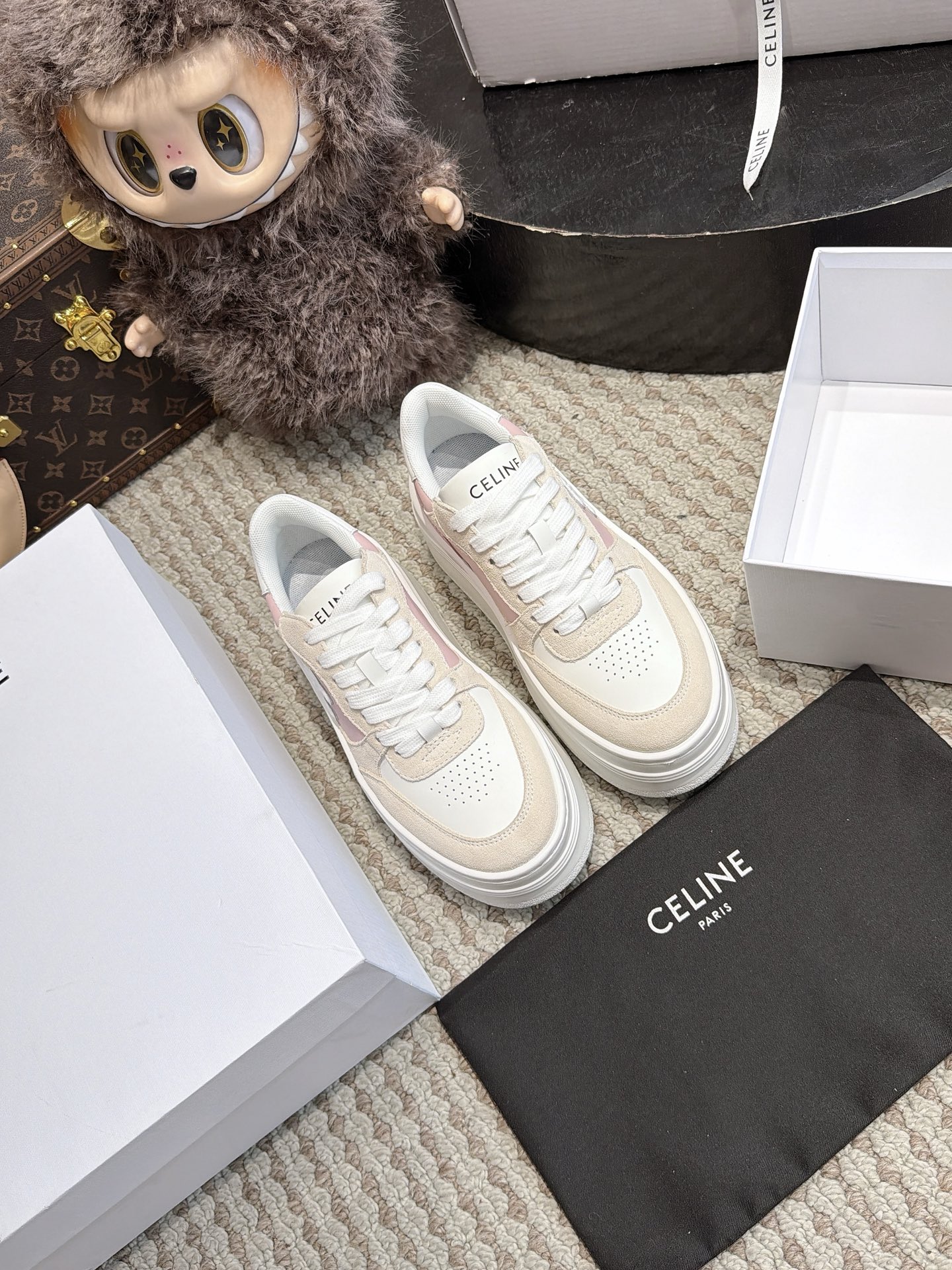Кроссовки Celine с розовыми вставками и белой подошвой