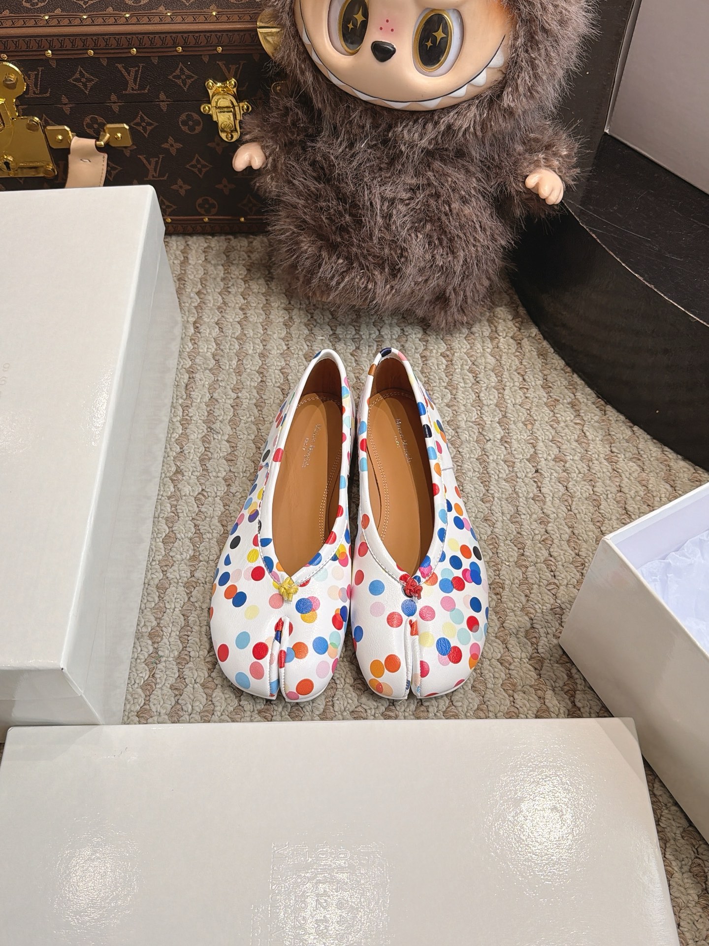 NO:887340,MM6 colored sandals. The entire pair of shoes is developed and manufactured by ZP. All customized materials, exclusive molded outsole, all details are shipped according to version, and even the packaging is the same as the original. Size: 35-40, split-toe shoes, masion margiela, sandals19860909MM6 彩色凉鞋 整双鞋子采购Zp开发打造,全部定制材料,独家开模大底,细节全部对版出货,连包装也做到跟正品一样.码数:35-40,分趾鞋,masion margiela,sandals,Women's Shoes