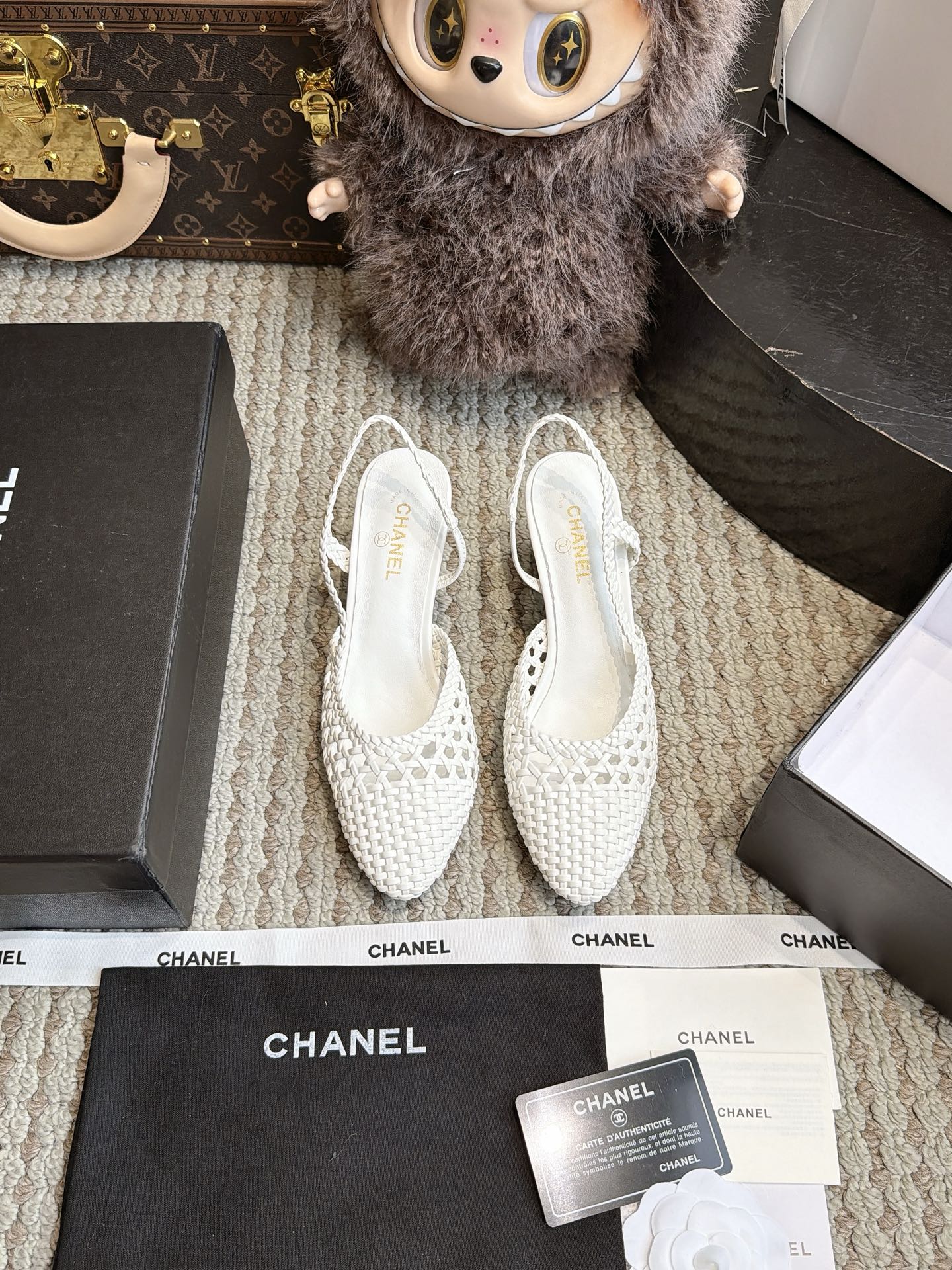 NO:901618,CHANEL top version woven mid-heeled sandals. The entire pair of shoes is developed and manufactured by ZP. All customized materials, exclusive molded outsole, all details are shipped according to the version, and even the packaging is the same as the original. Size: women 35-40, sandals, chanel, sandals19860909CHANEL 顶级版 编织中跟凉鞋 整双鞋子采购Zp开发打造,全部定制材料,独家开模大底,细节全部对版出货,连包装也做到跟正品一样.码数:女35-40,凉鞋,chanel,sandals,Women's Shoes