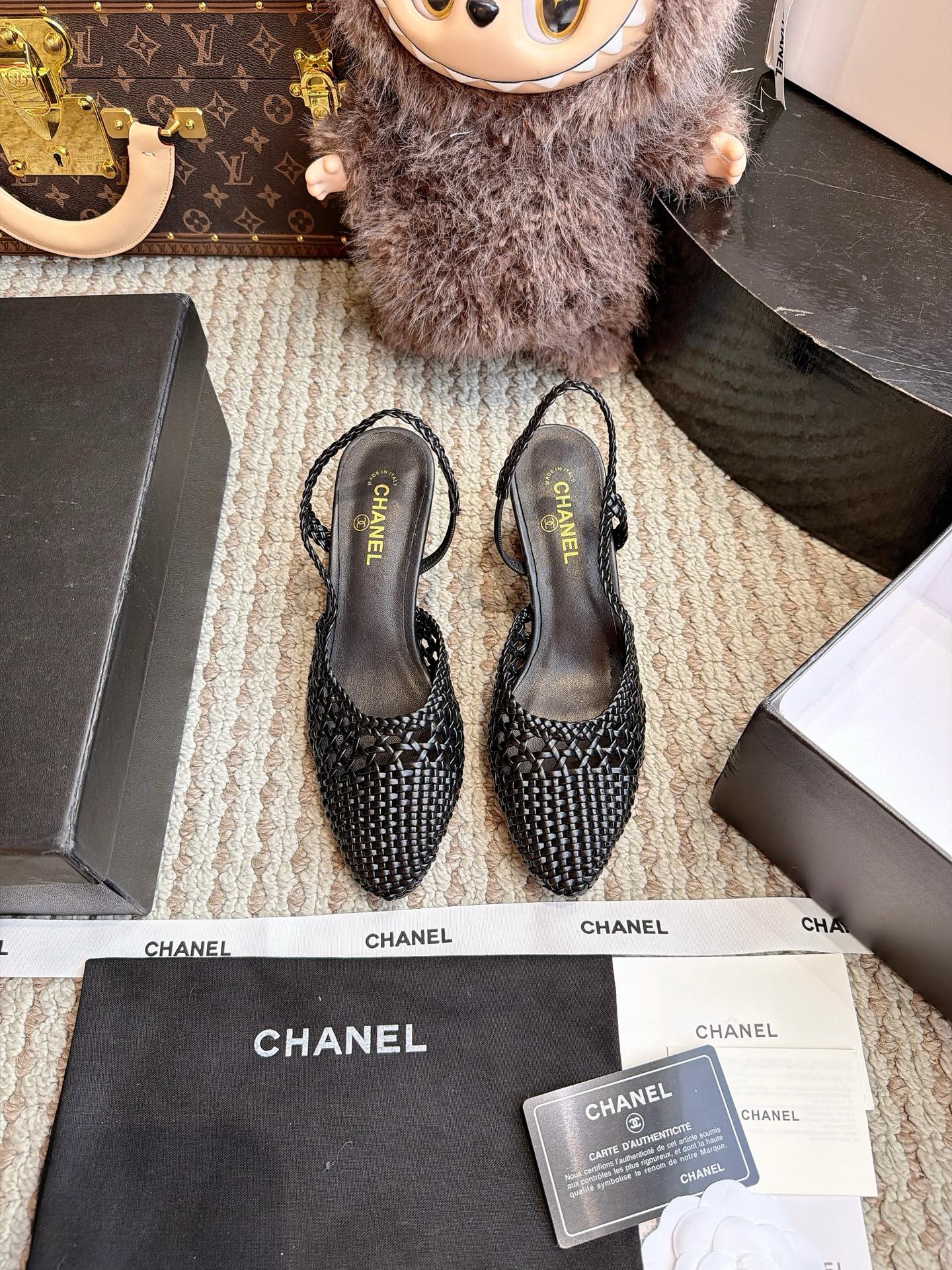 NO:901623,CHANEL top version of casual shoes. The entire pair of shoes is purchased and developed by ZP. All customized materials, exclusive molded outsole, all details are shipped according to the version, and even the packaging is the same as the original product. Size: women's 35-40, sandals, chanel, sandals19860909CHANEL 顶级版 休闲鞋 整双鞋子采购Zp开发打造,全部定制材料,独家开模大底,细节全部对版出货,连包装也做到跟正品一样.码数:女35-40,凉鞋,chanel,sandals,Women's Shoes