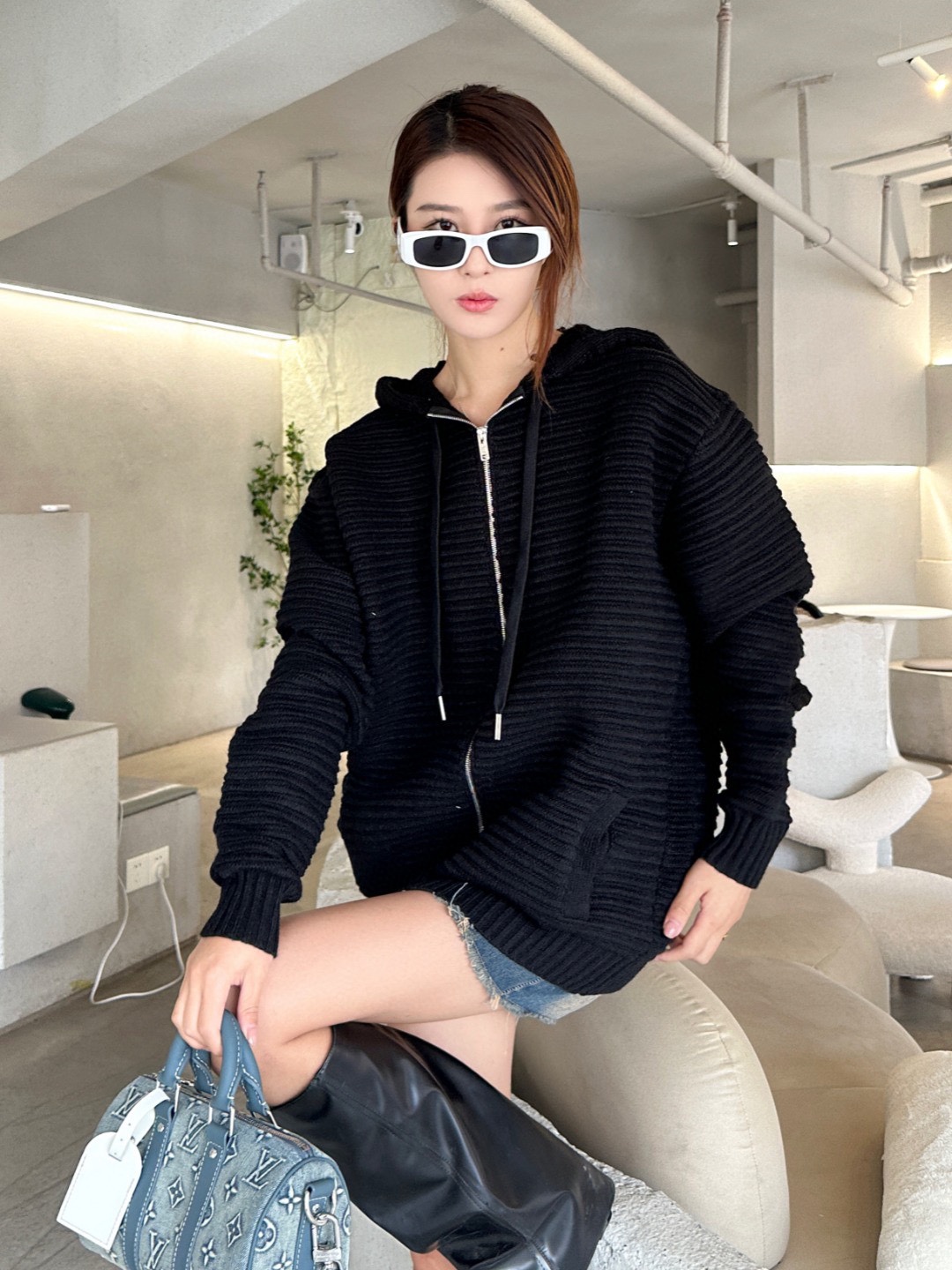 GIVENCHYDisney23Fw co-branded castle embroidered sweater coat upper body effect
