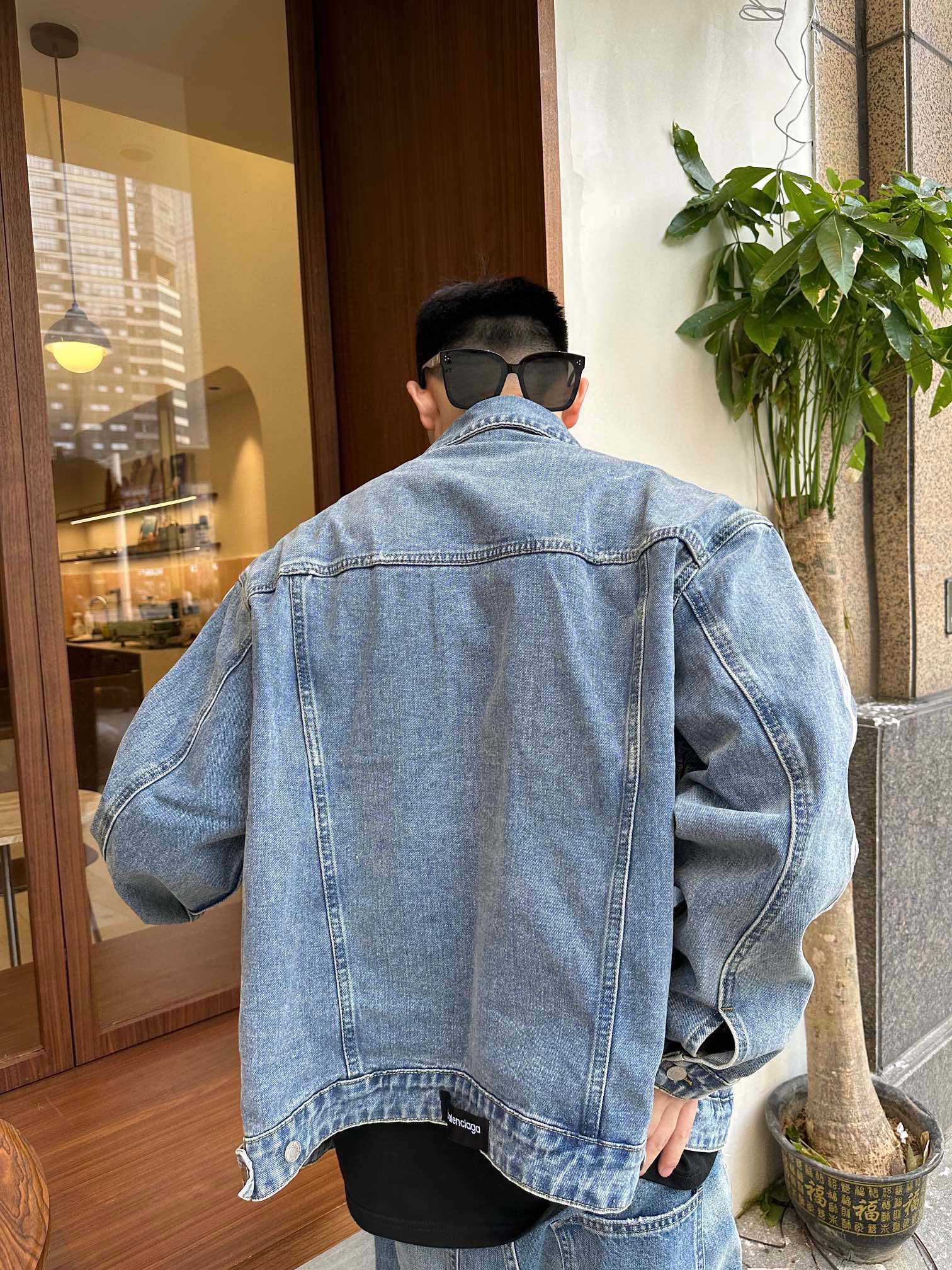 BalenciagaAdidas co-branded three-bar striped washed denim coat upper body effe
